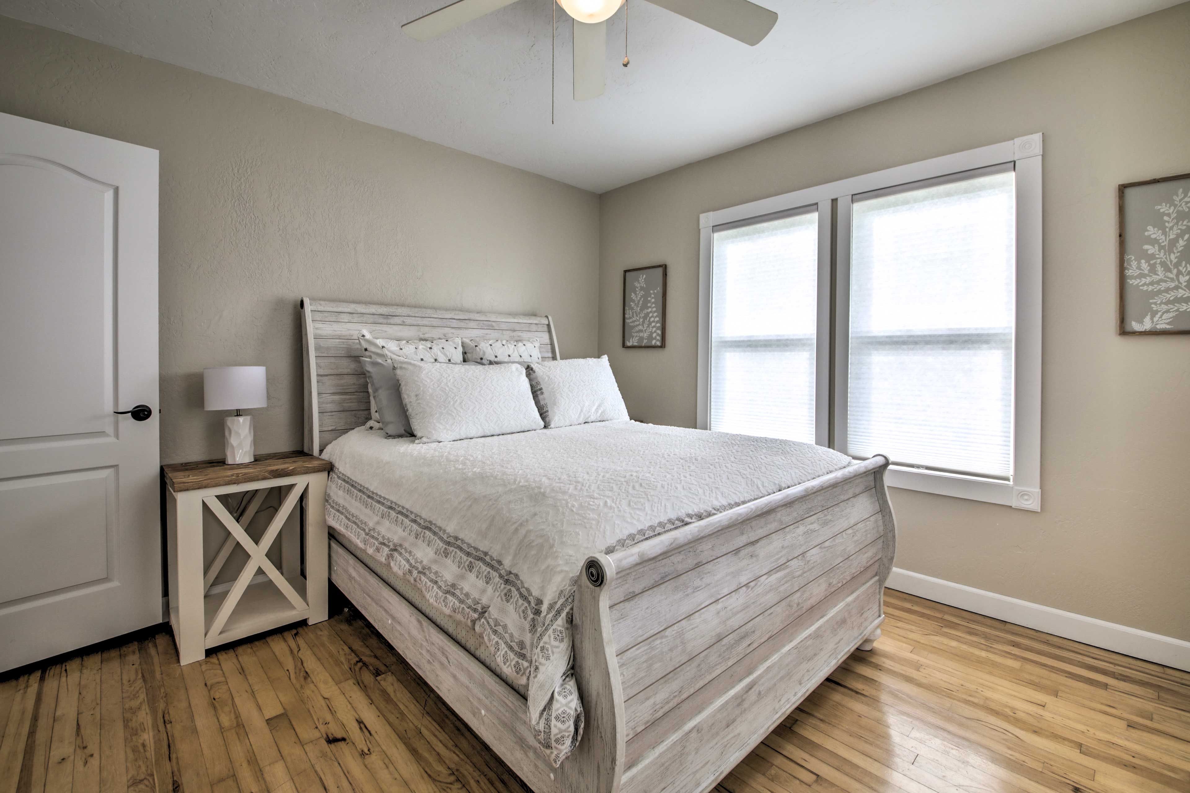 Bedroom 3 | Queen Bed | 1st Story