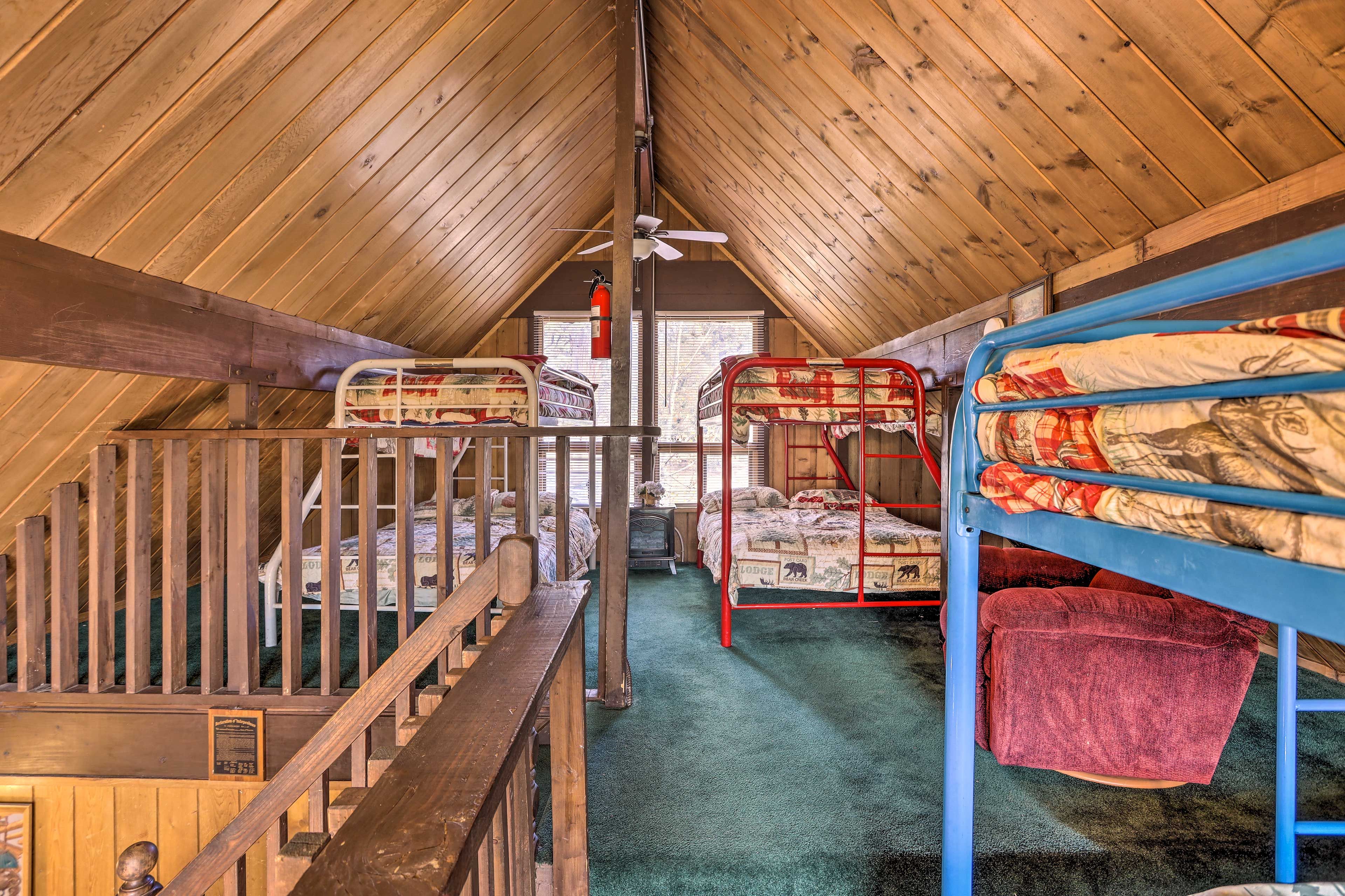 Loft | 3 Twin/Full Bunk Beds