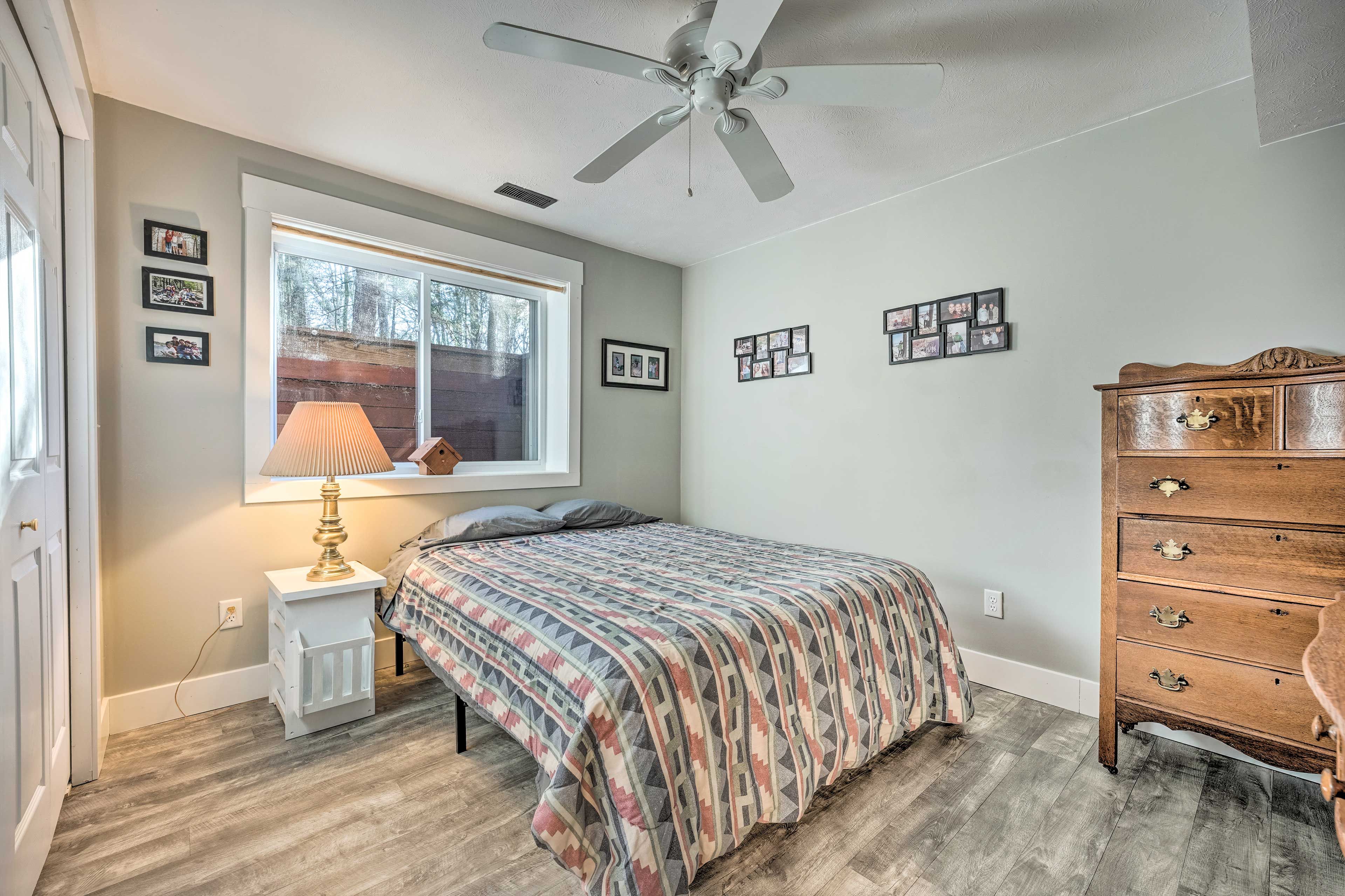 Bedroom 2 | Queen Bed