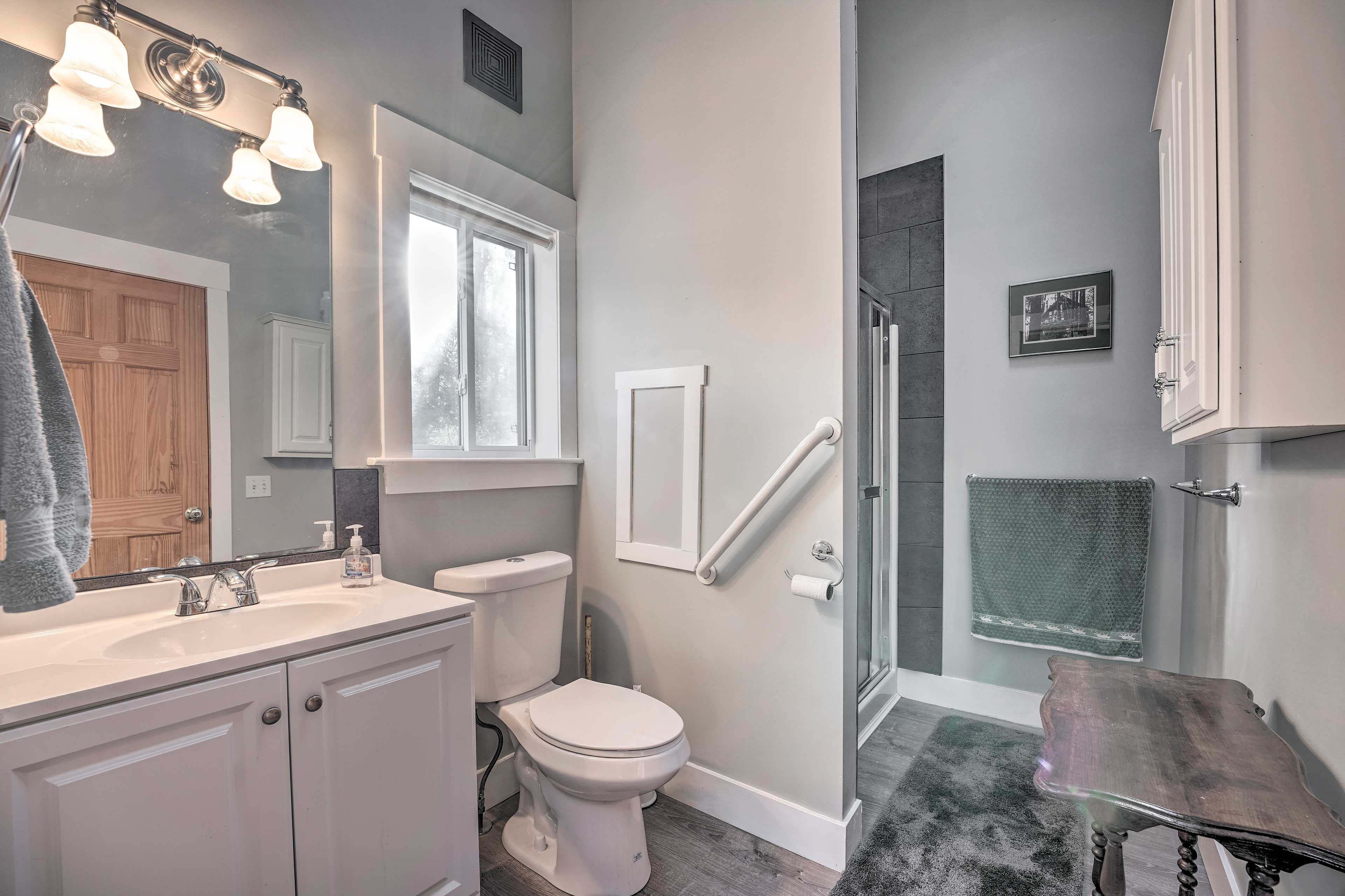 En-Suite Bath | Walk-In Shower | Linens & Towels