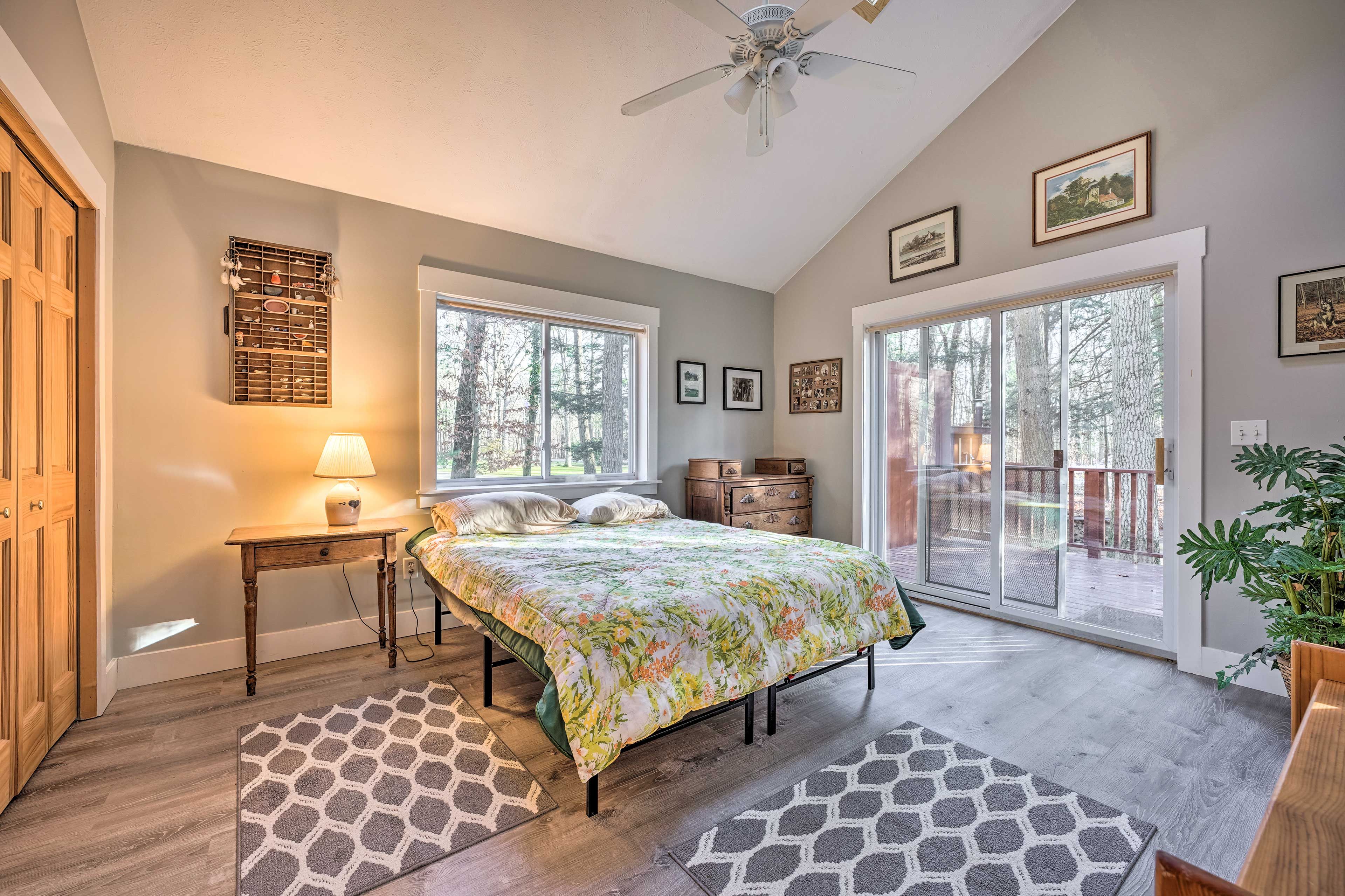 Main Bedroom | Queen Bed