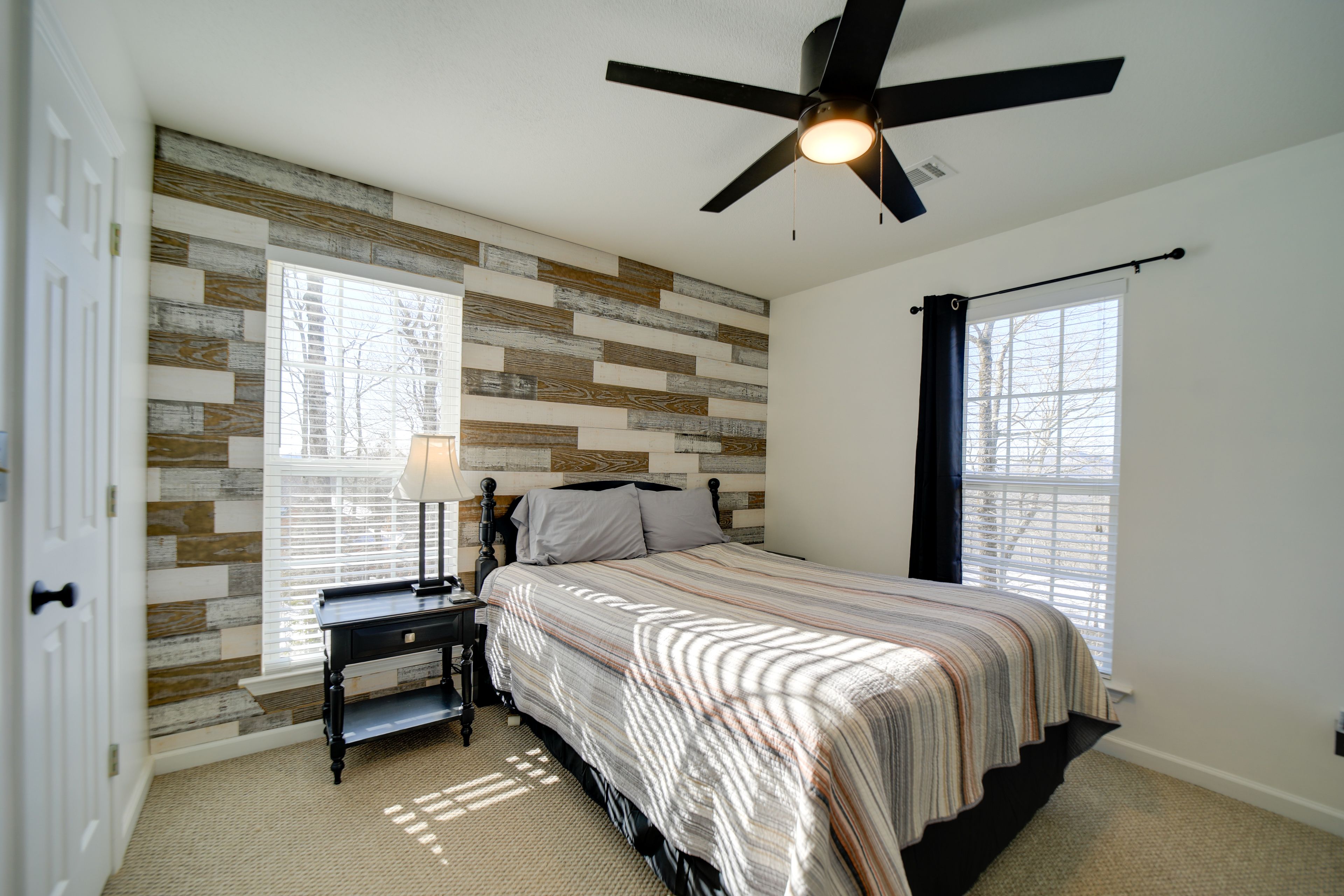 Bedroom 2 | Queen Bed