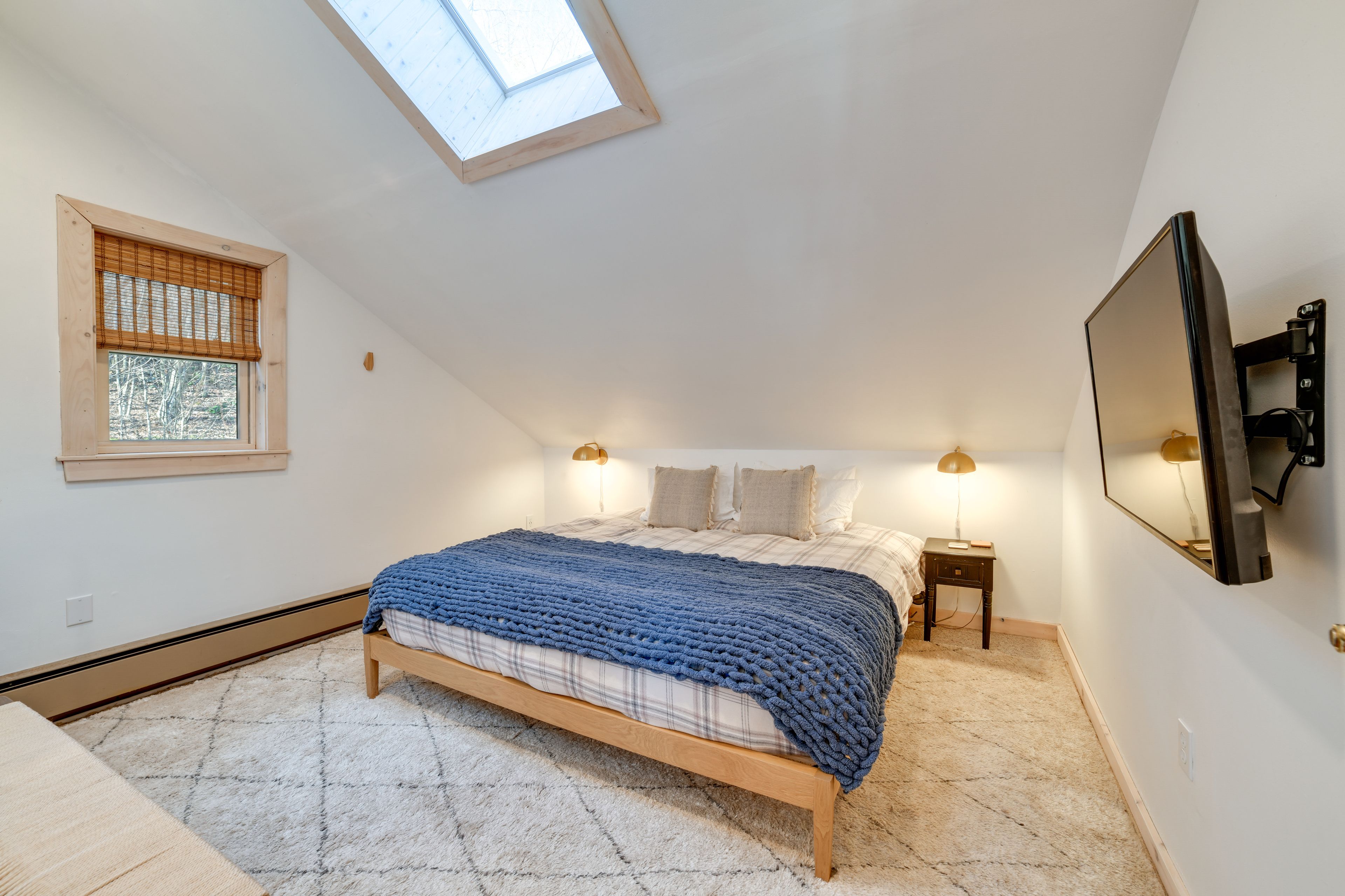Bedroom 1 | King Bed | Linens Provided