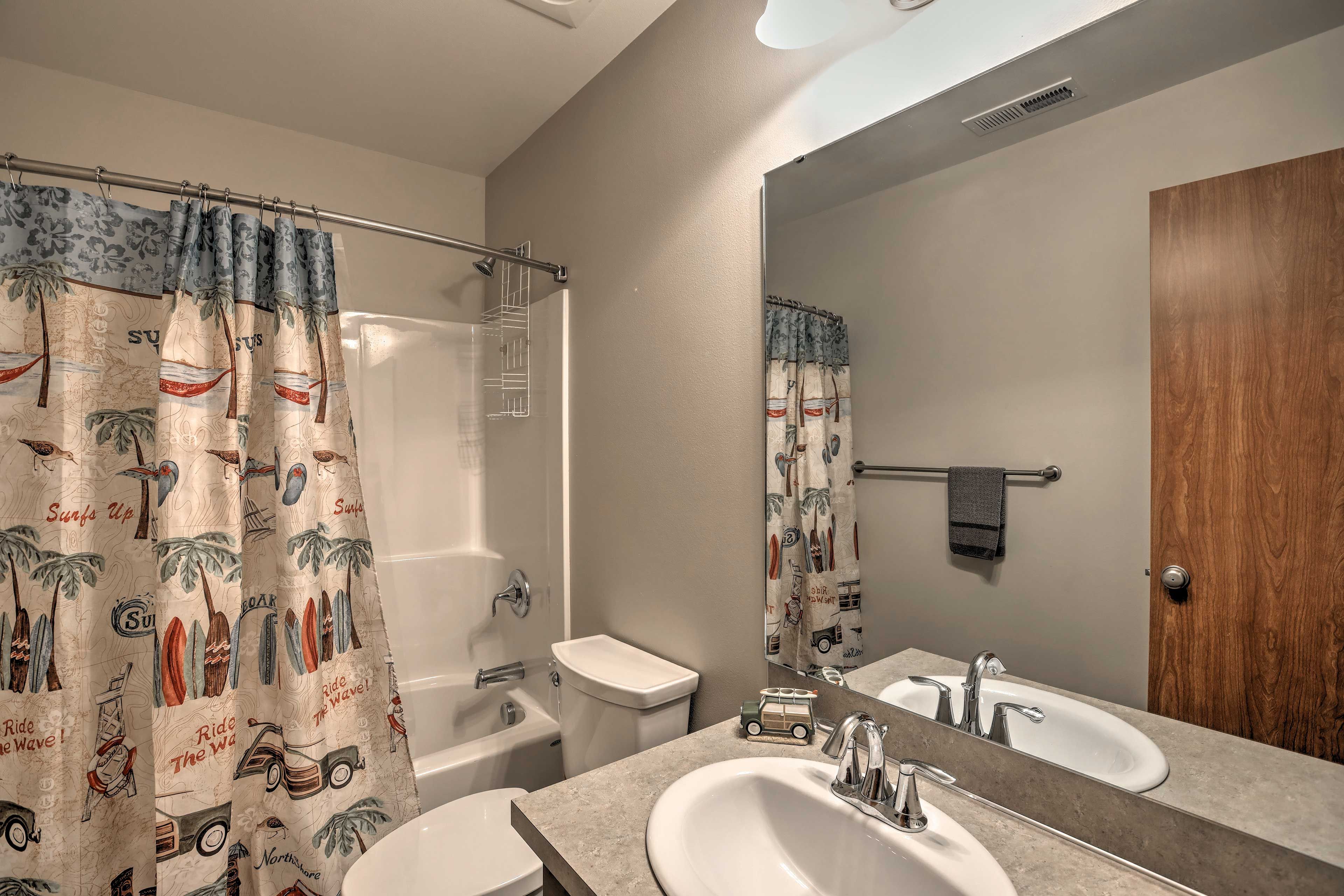 Full Bathroom | Complimentary Toiletries
