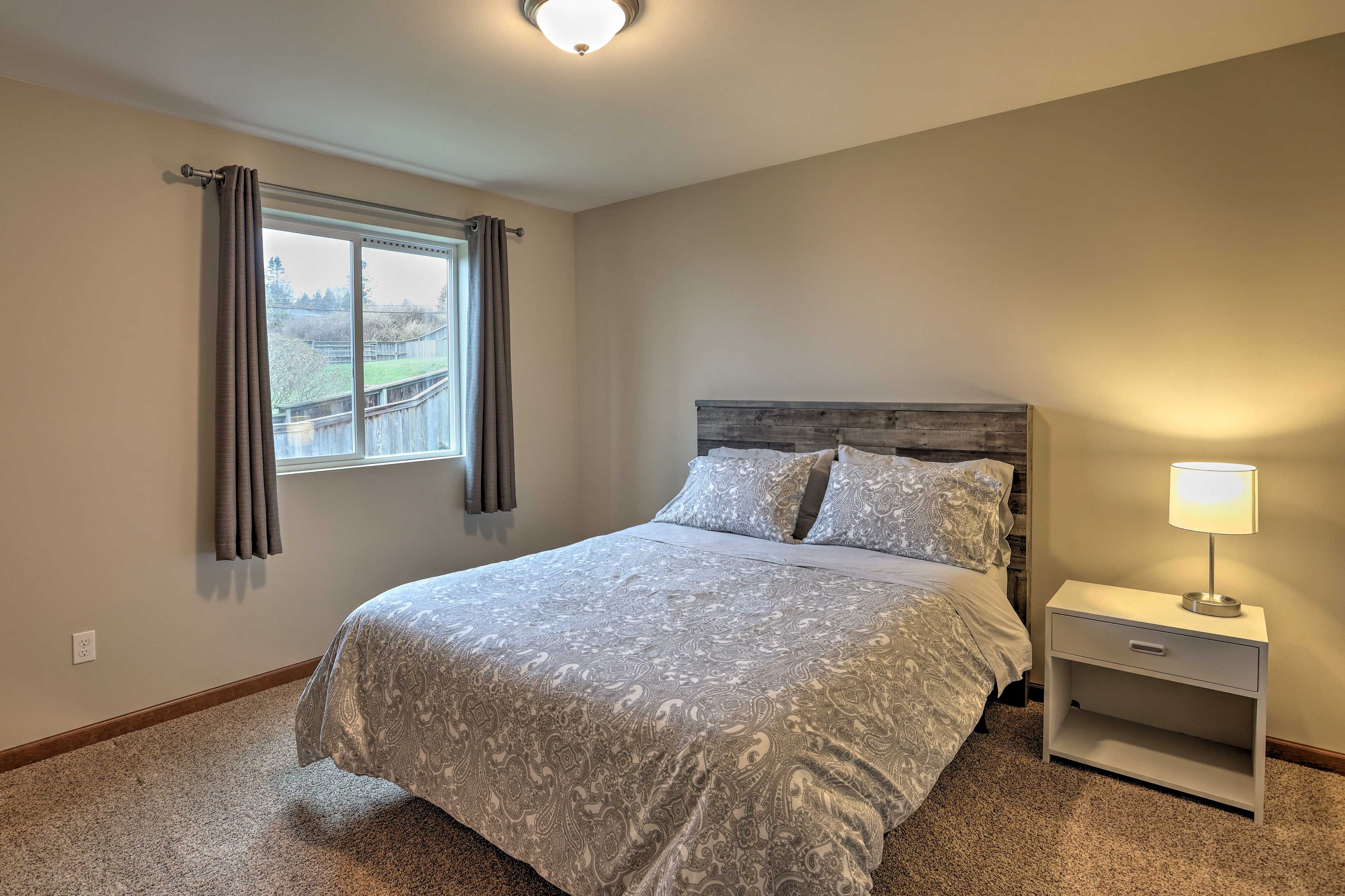 Bedroom 3 | Queen Bed