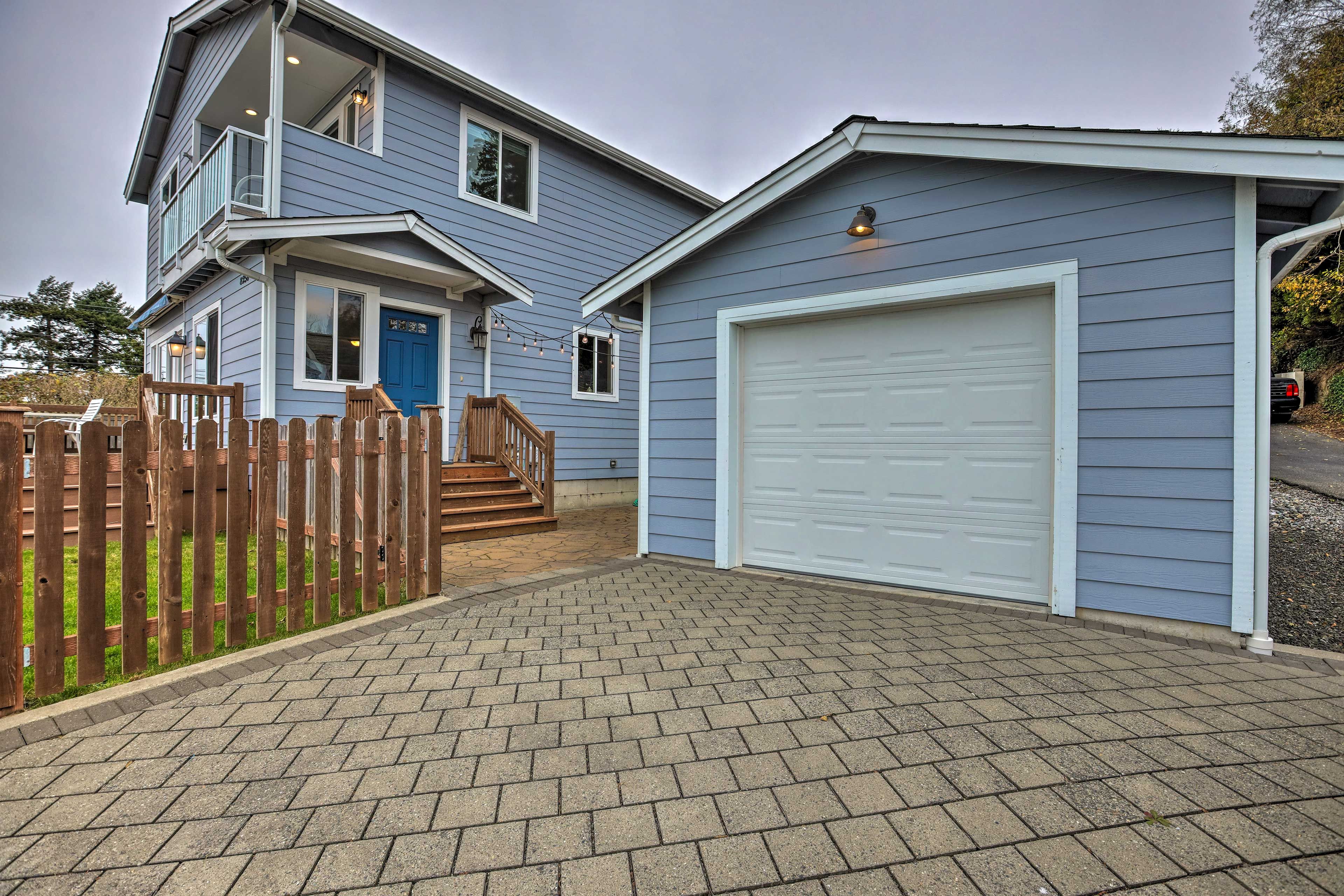 Parking | Driveway (6 Vehicles)