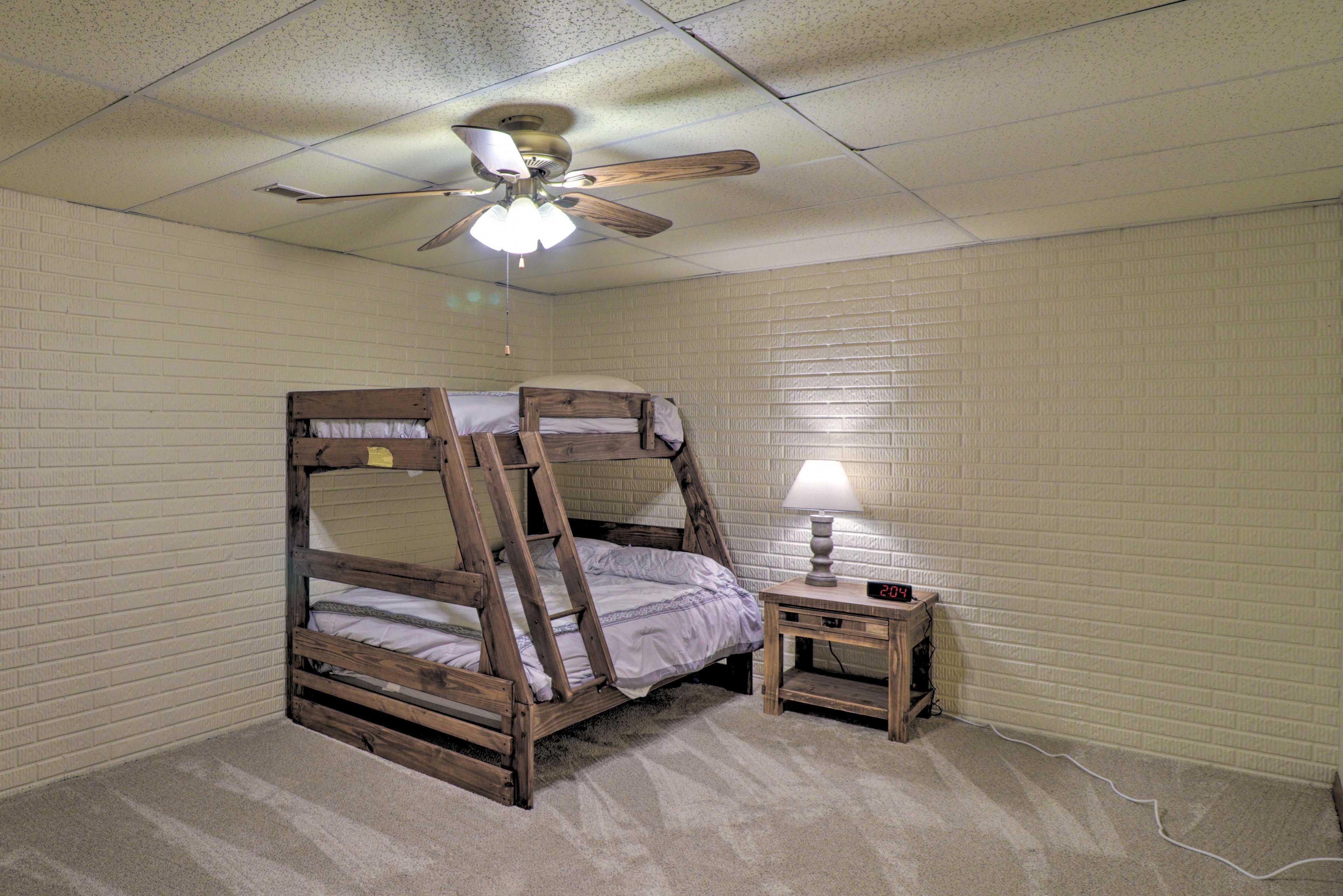 Bedroom 4 | Twin/Full Bunk Bed