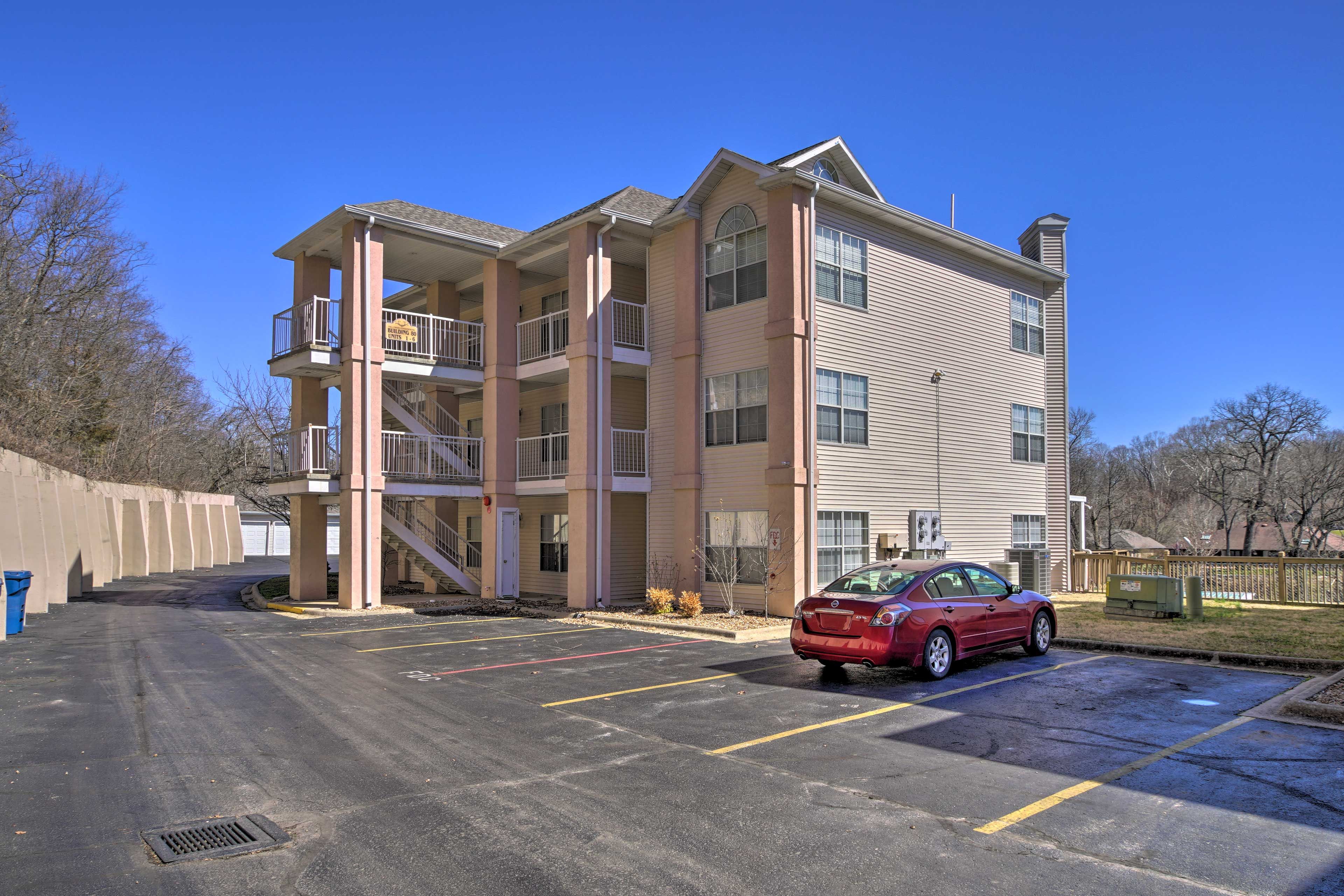 Parking | Driveway (2 Vehicles) | Boat Trailer Parking Available