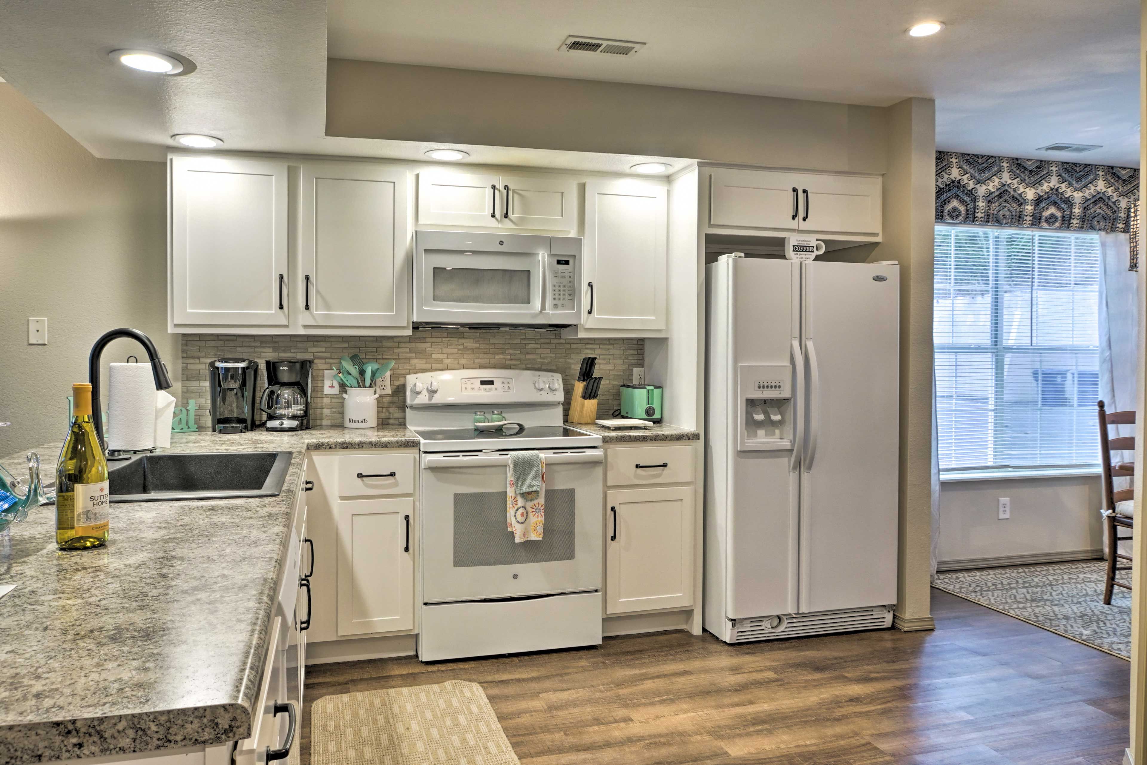 Kitchen | Drip & Keurig Coffee Makers | Full Knife Set | Toaster