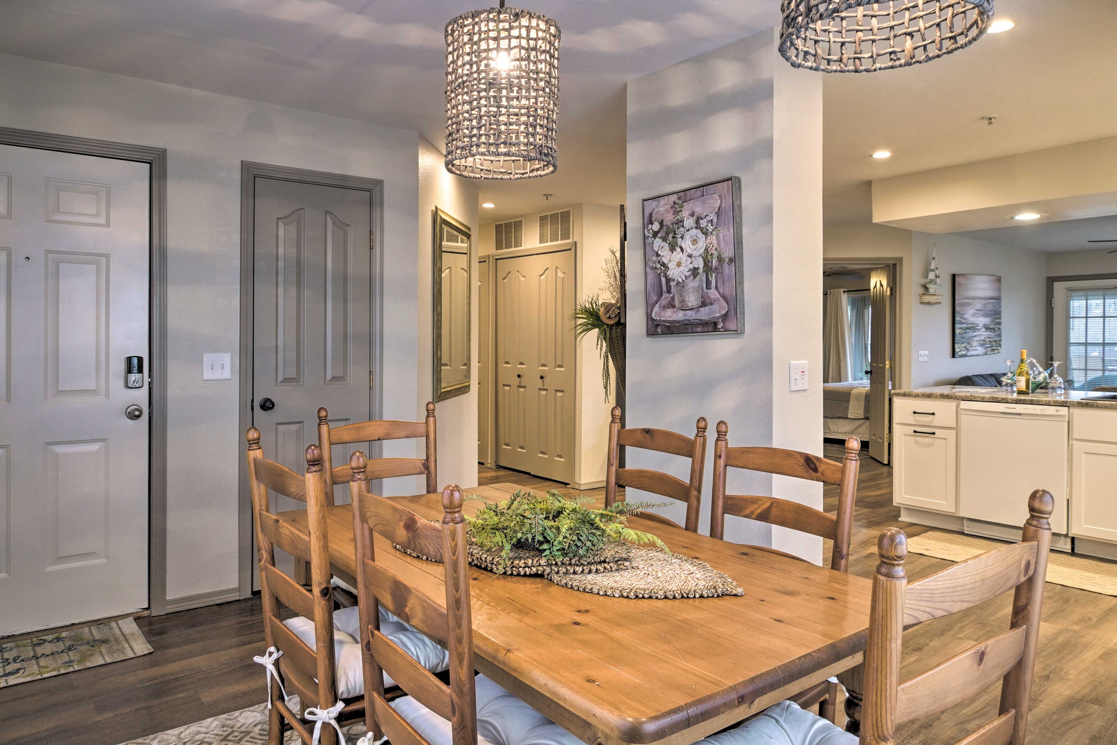 Dining Area | Dishware/Flatware Provided