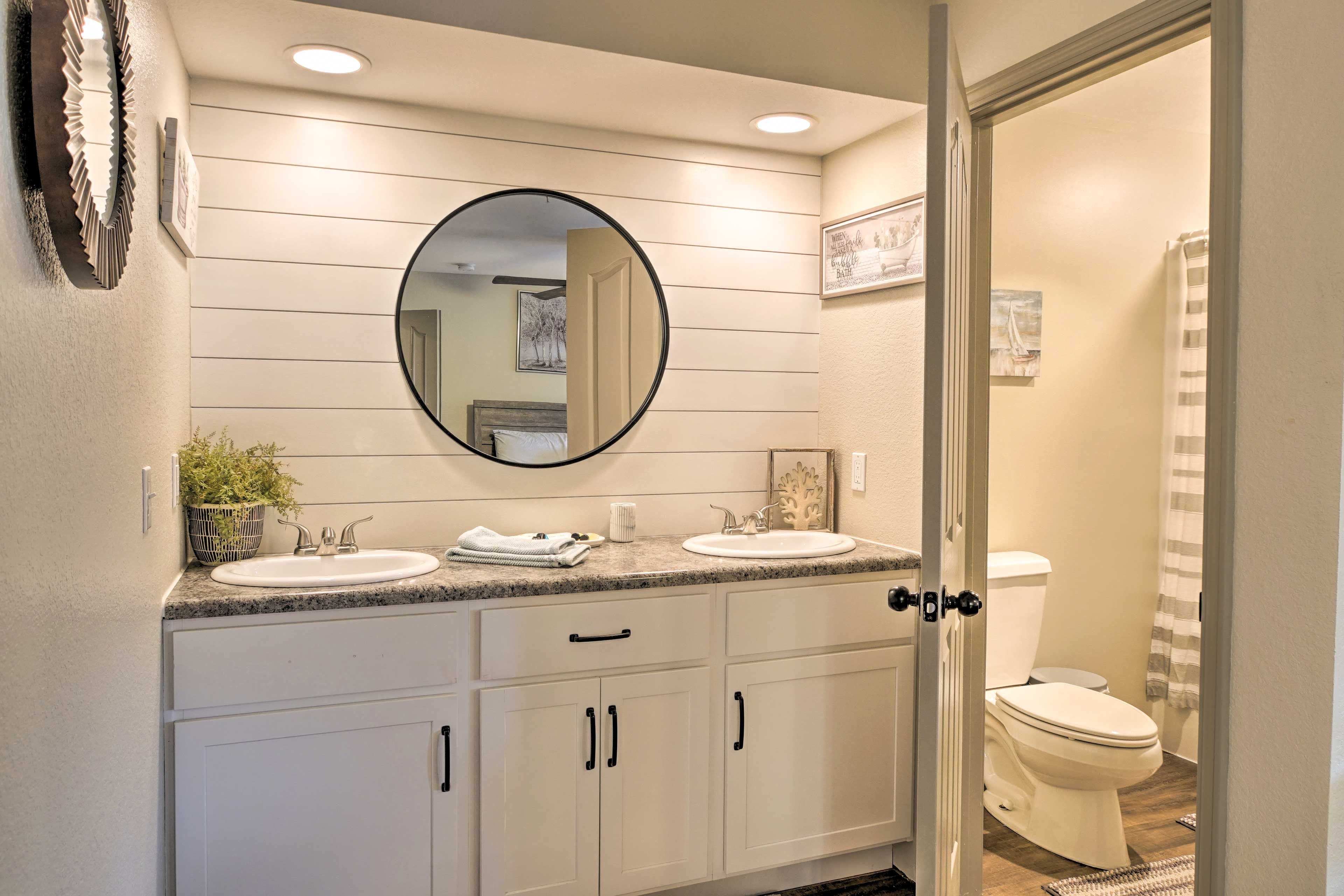 En-Suite Bathroom | Towels Provided