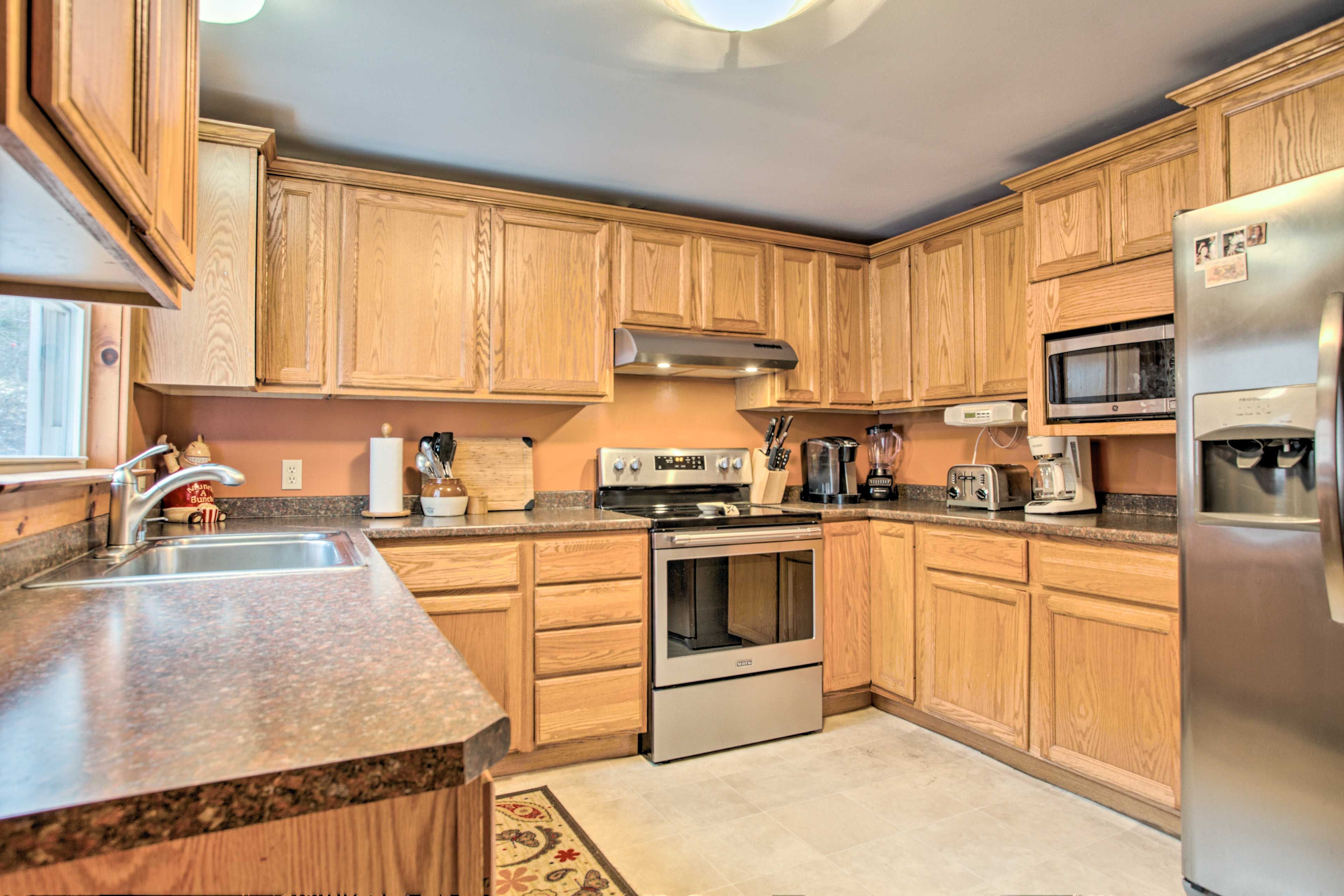 Fully Equipped Kitchen | Cooking Basics | Dishware & Flatware