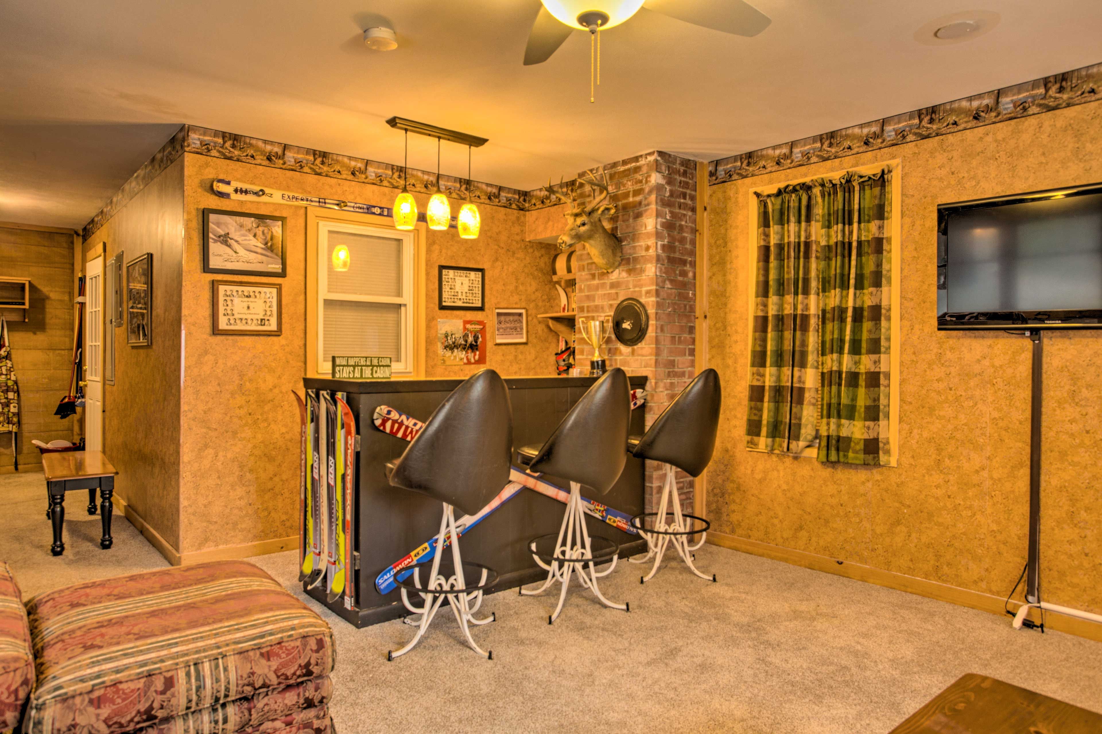 Downstairs Living Space | Wet Bar | Flat-Screen TV