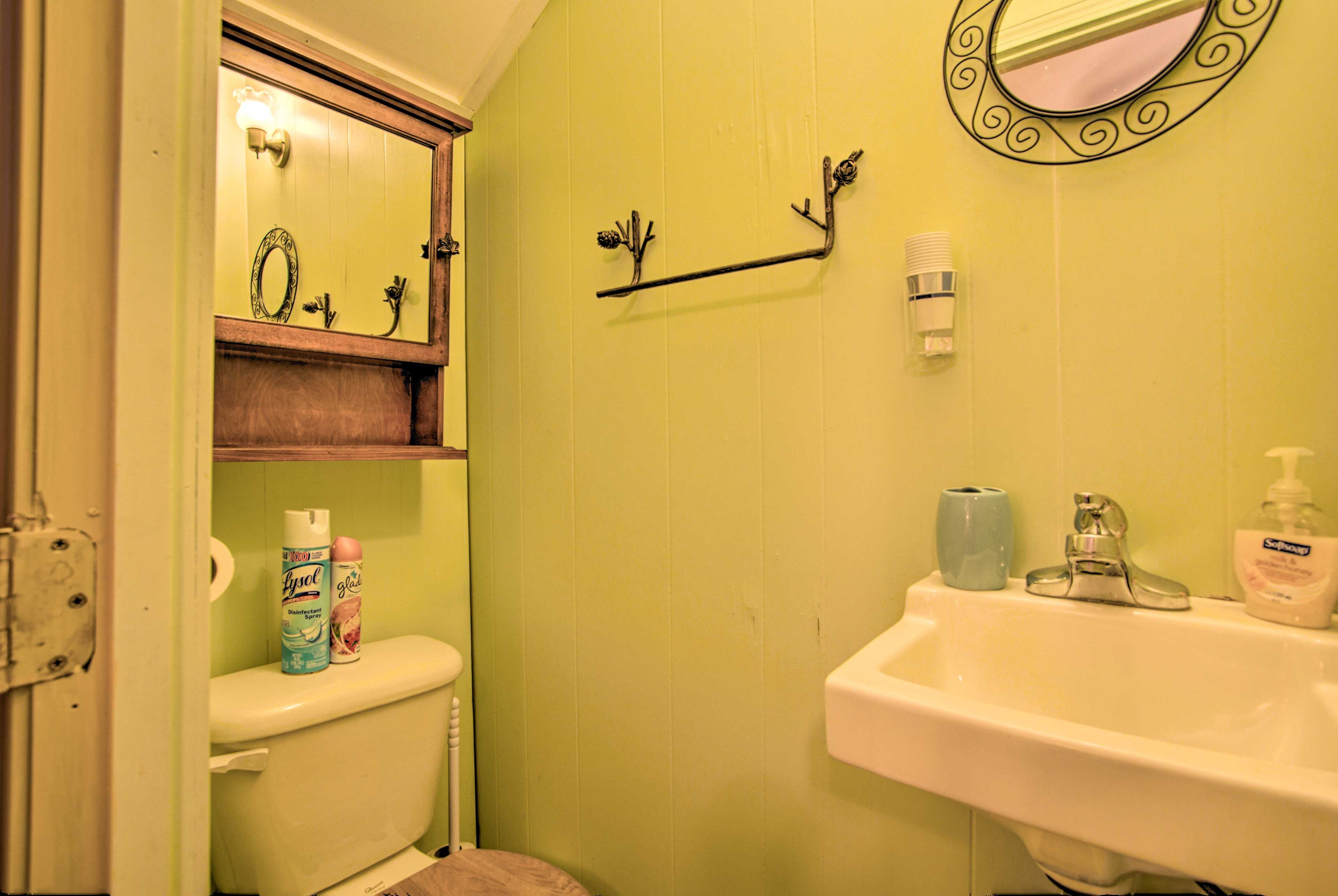 Half Bathroom | Towels Provided