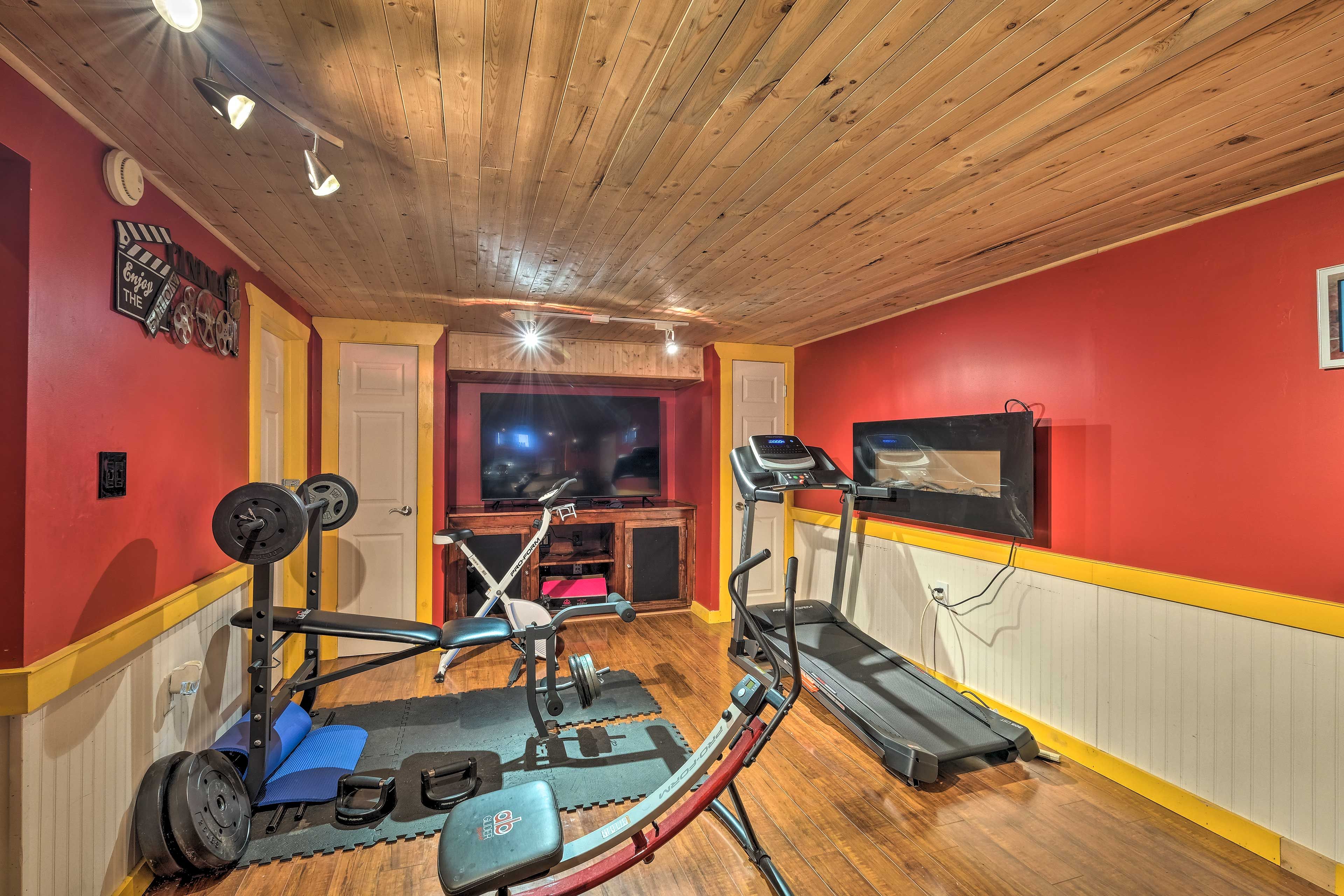 Entertainment Room | Basement | Cable TV