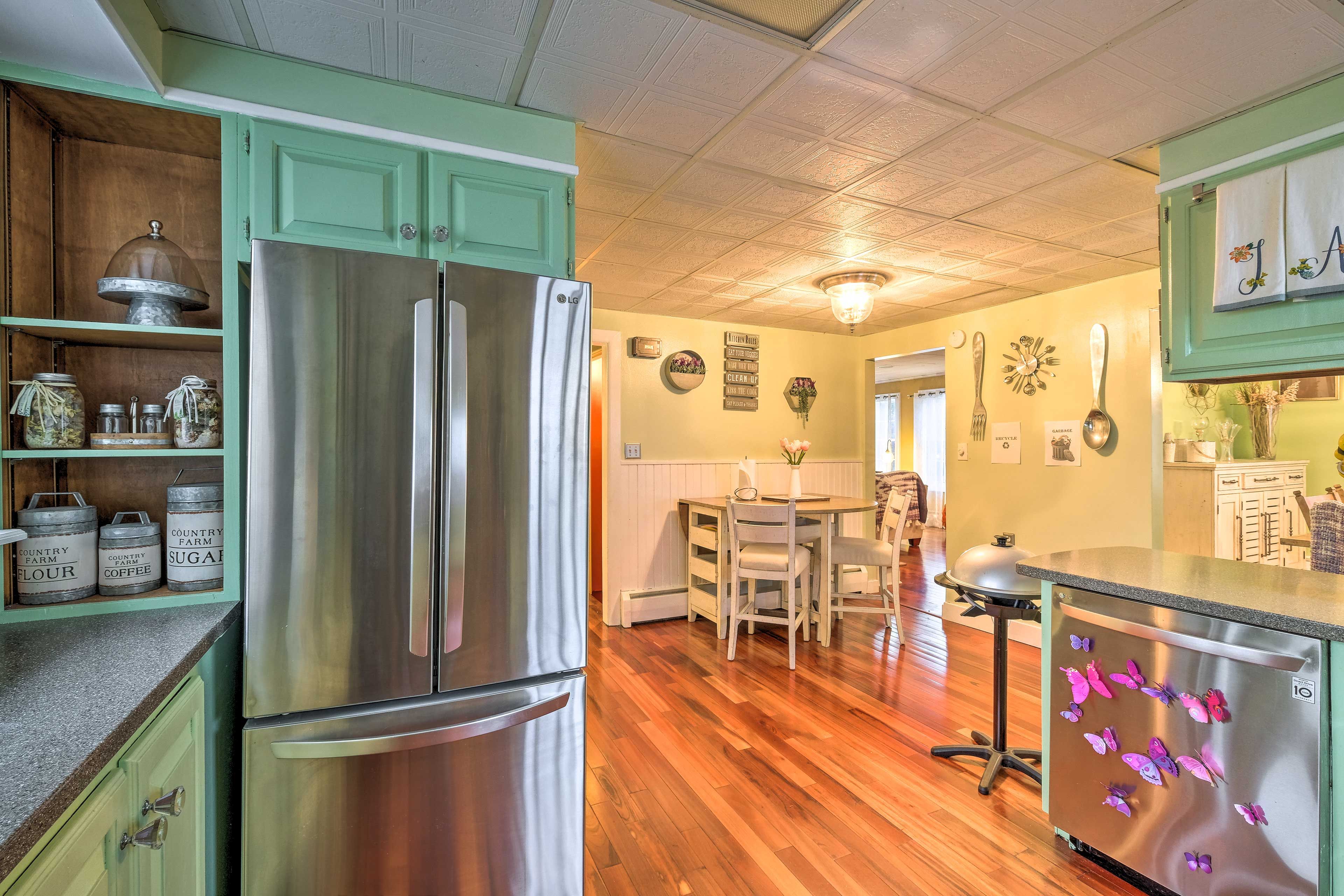 Fully Equipped Kitchen | Casual Dining Space