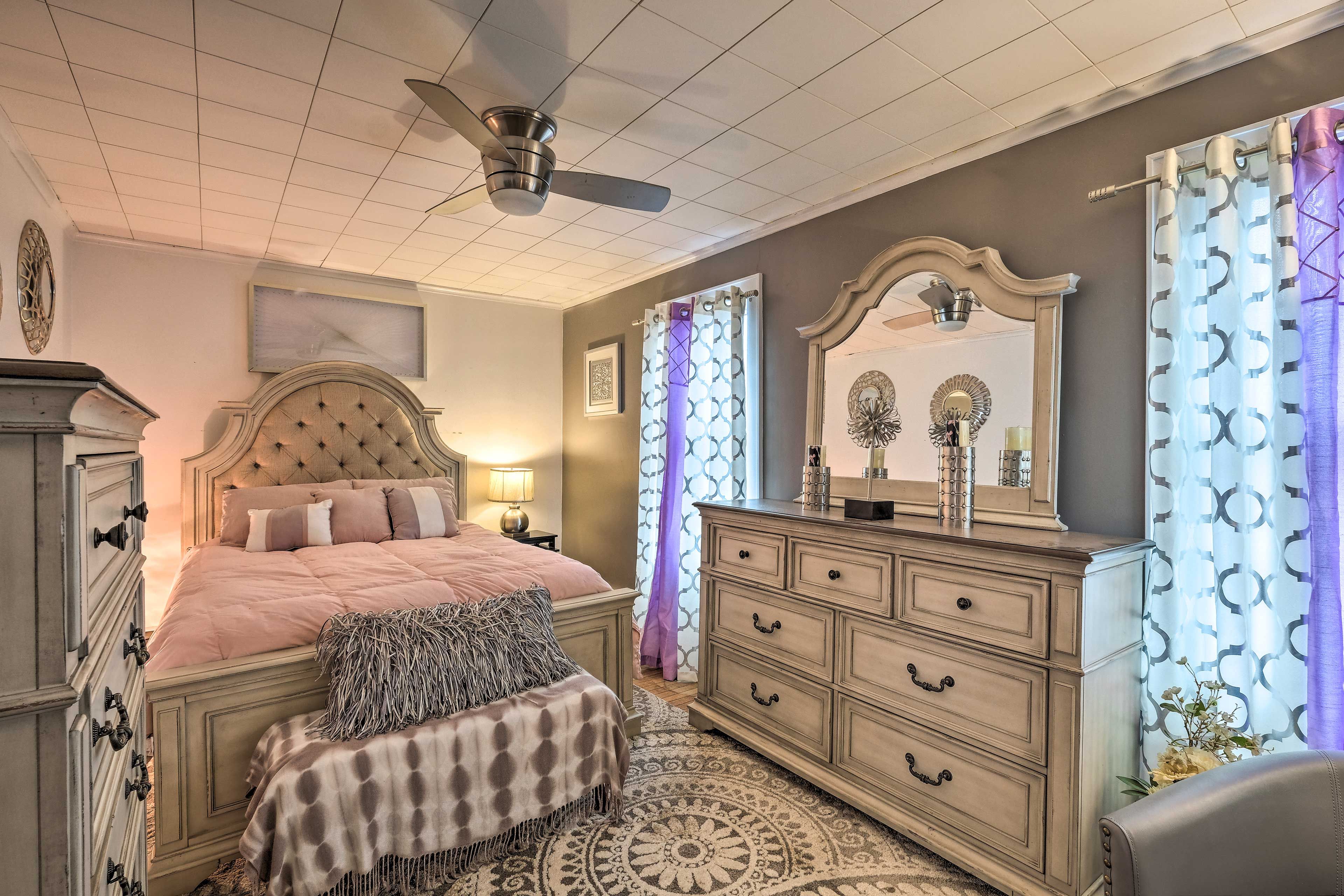 Bedroom 2 | 2nd Floor | Queen Bed