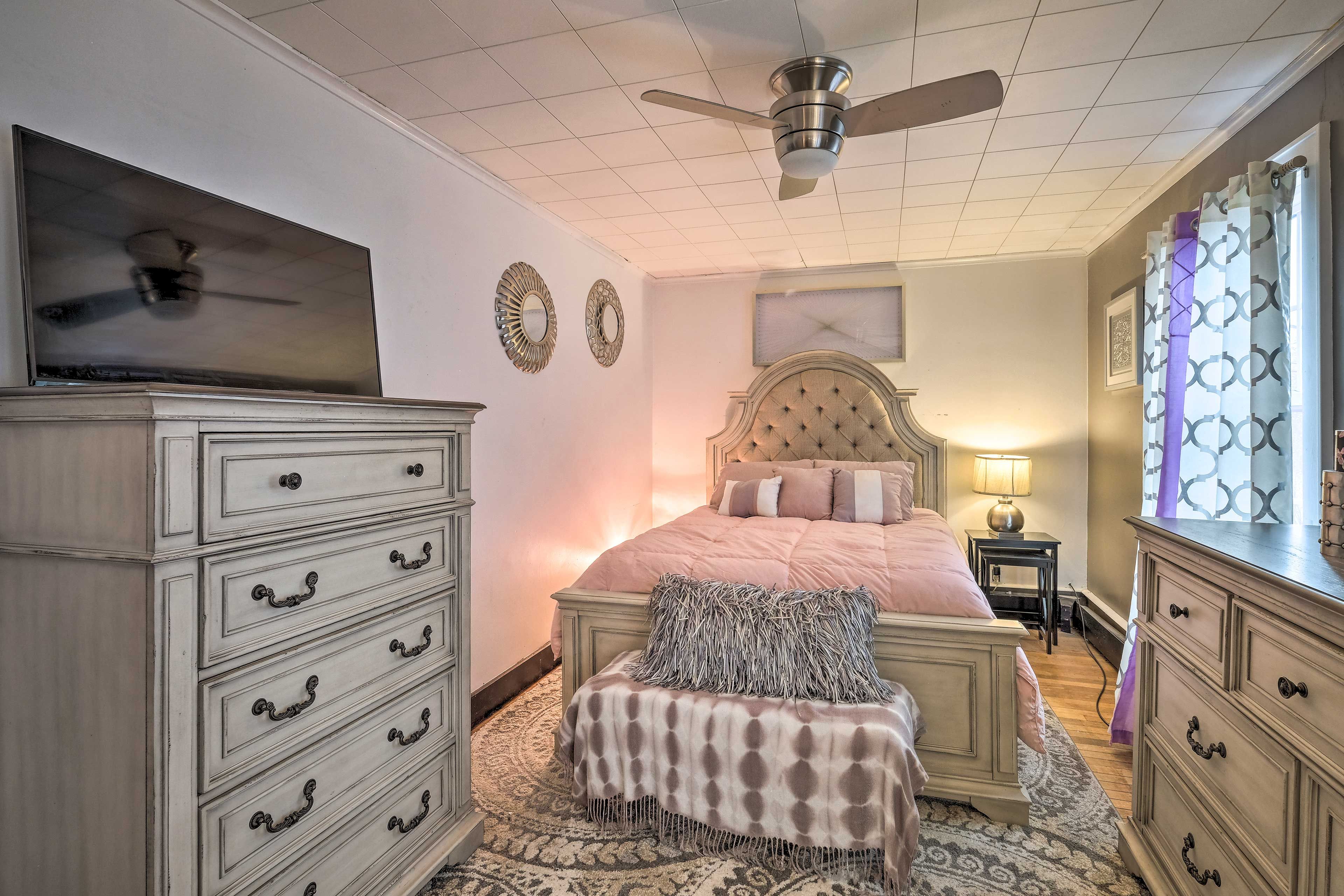 Bedroom 2 | Cable TV