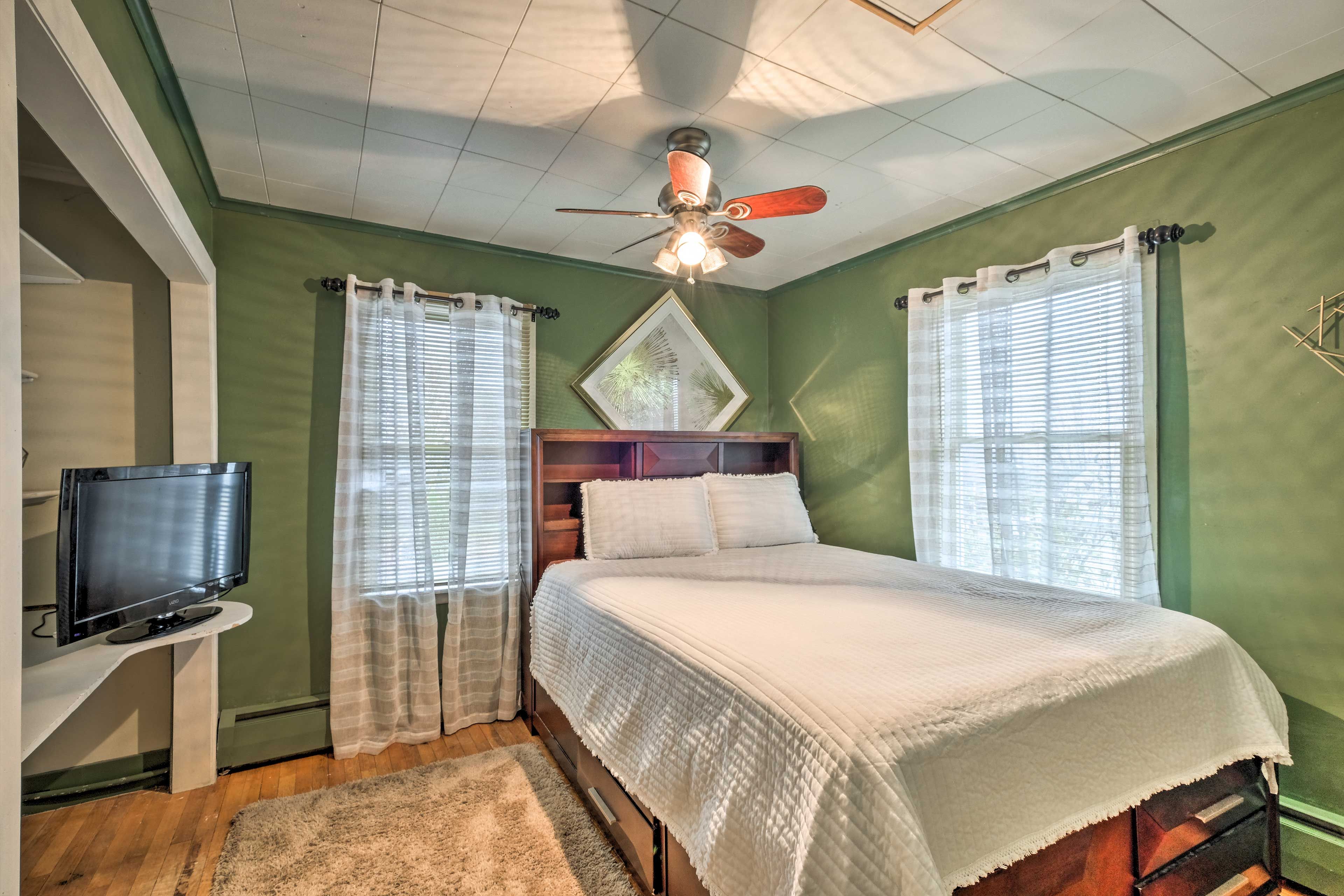 Bedroom 3 | 2nd Floor | Queen Bed