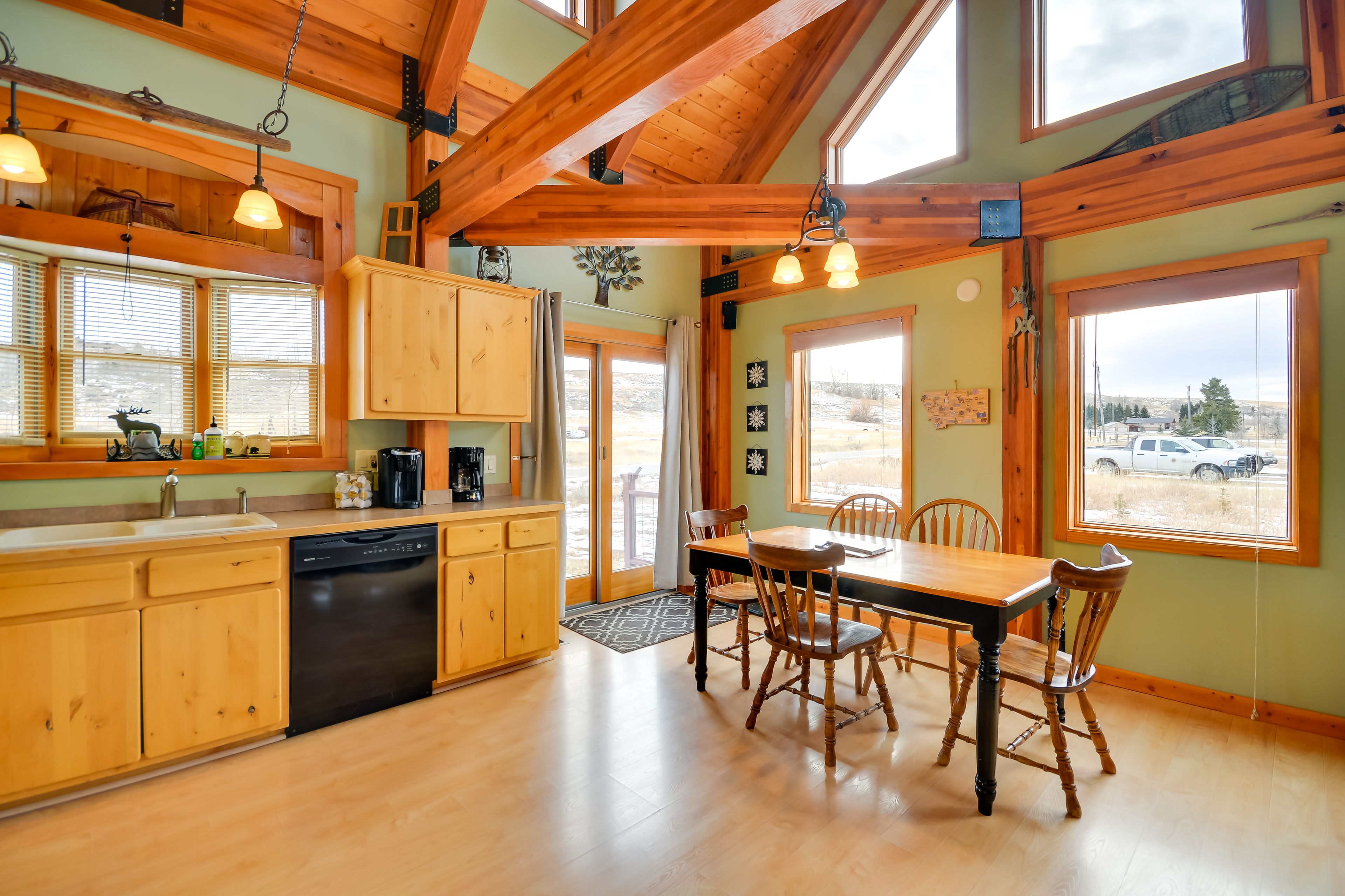 Dining Area | Dishes & Flatware Provided