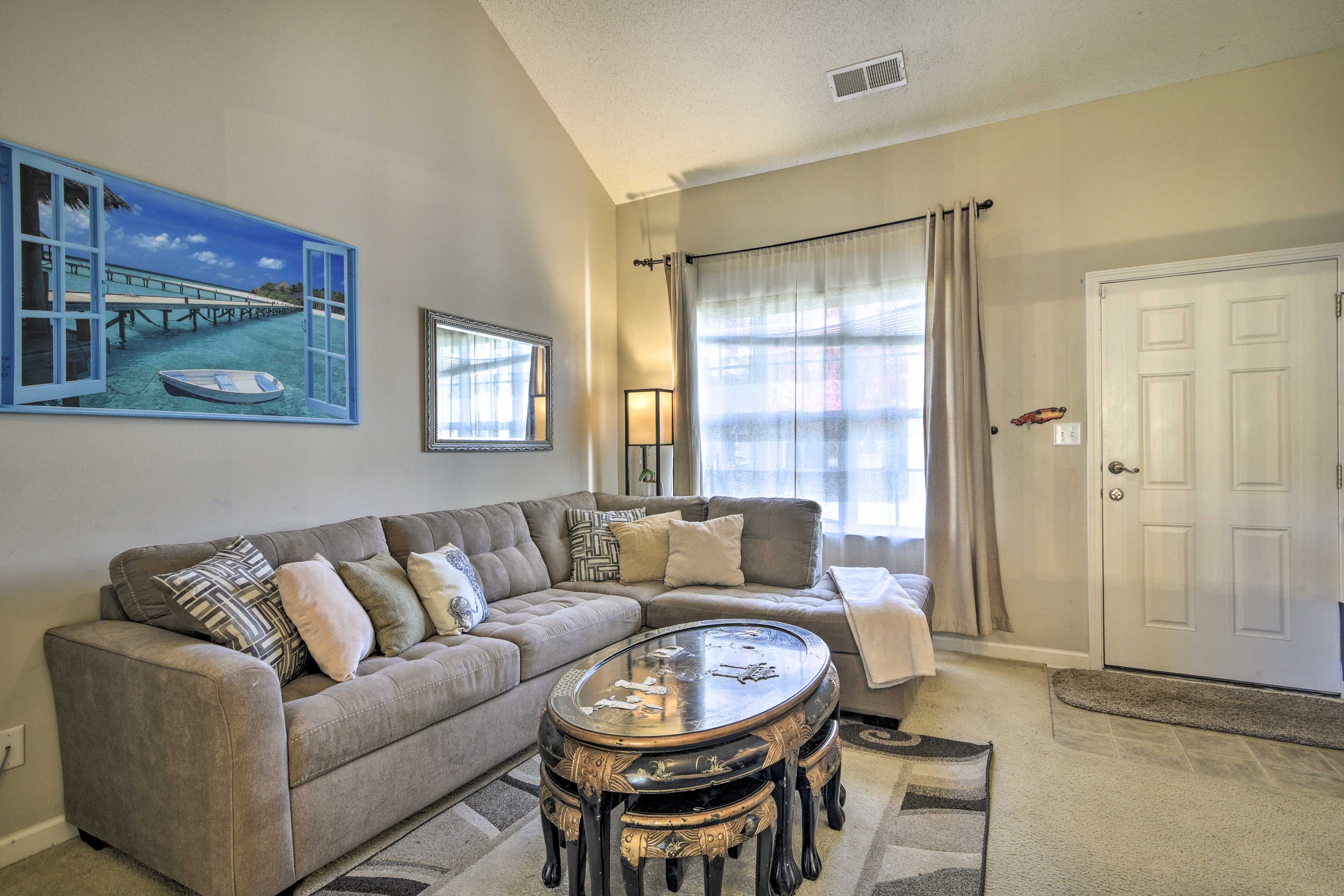 Living Room | Free WiFi | A/C