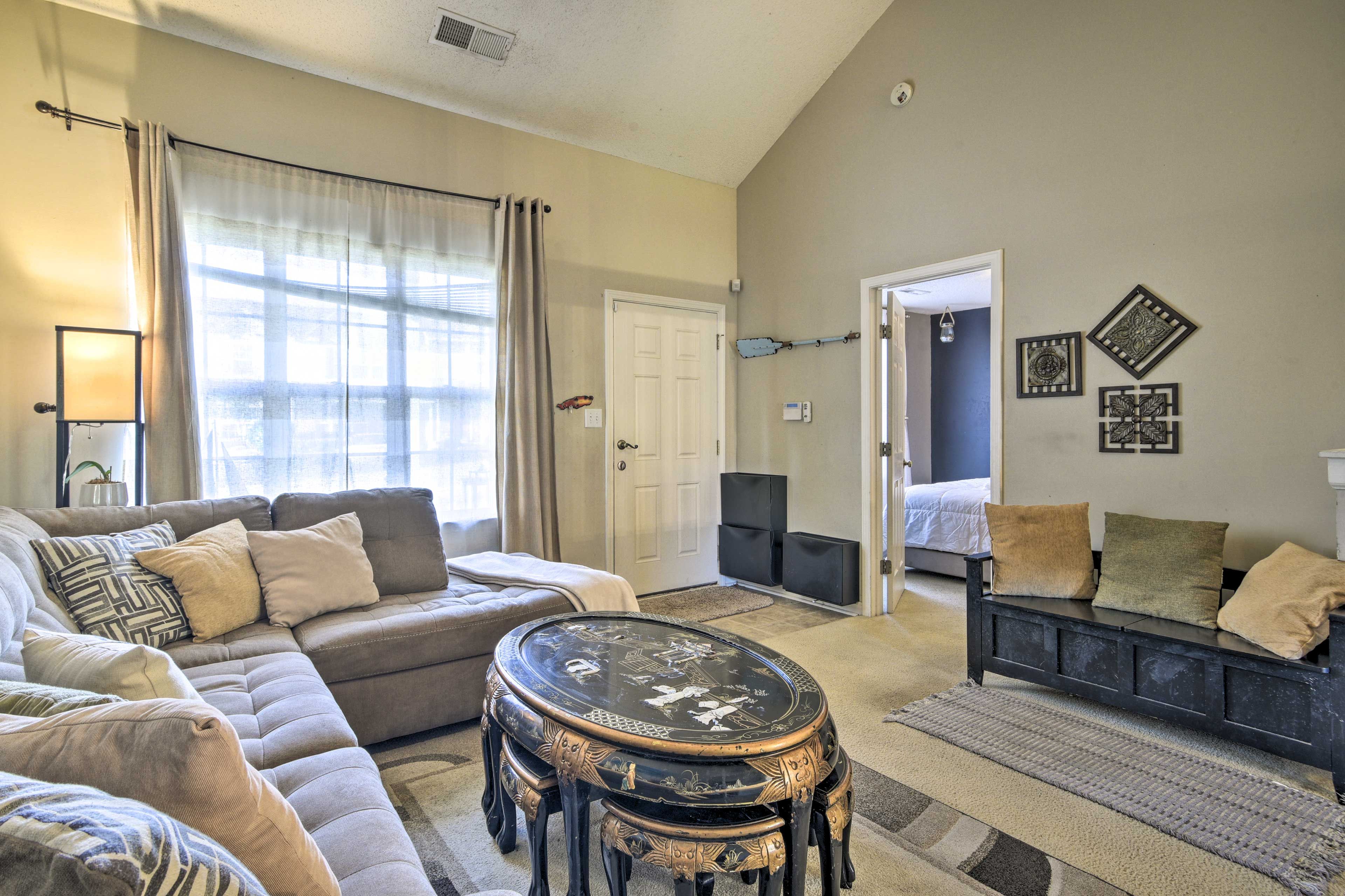 Living Room | Gas Fireplace