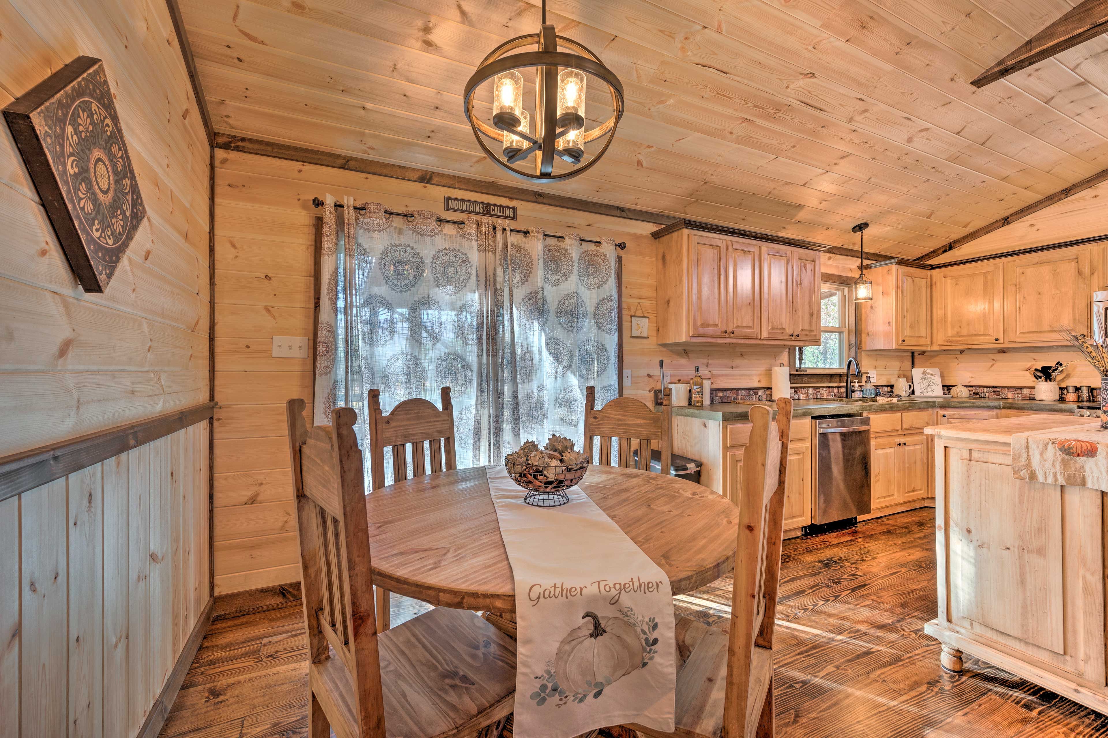 Dining Room | Dishware/Flatware Provided