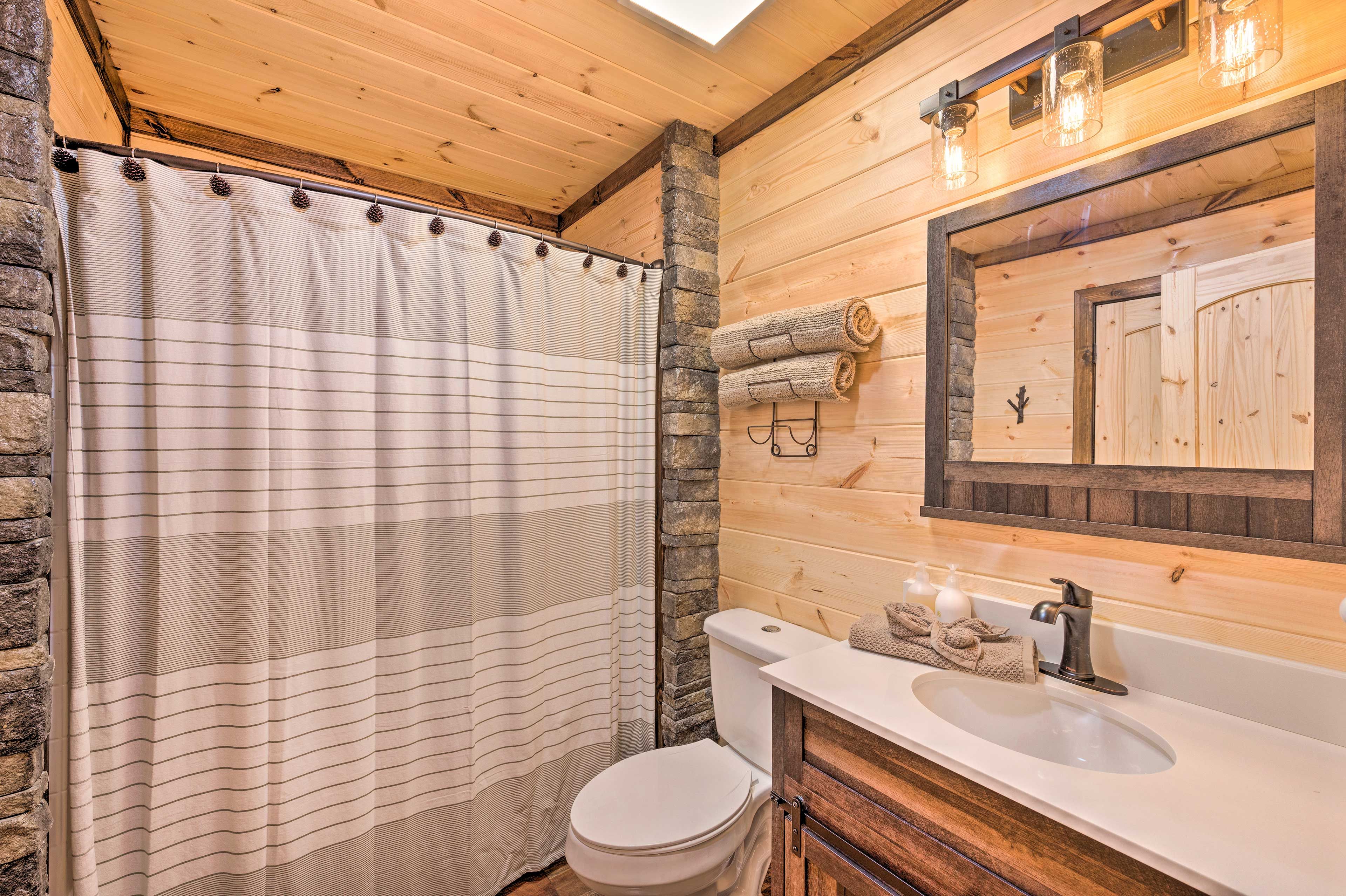 En-Suite Bathroom | Complimentary Toiletries | Hair Dryer