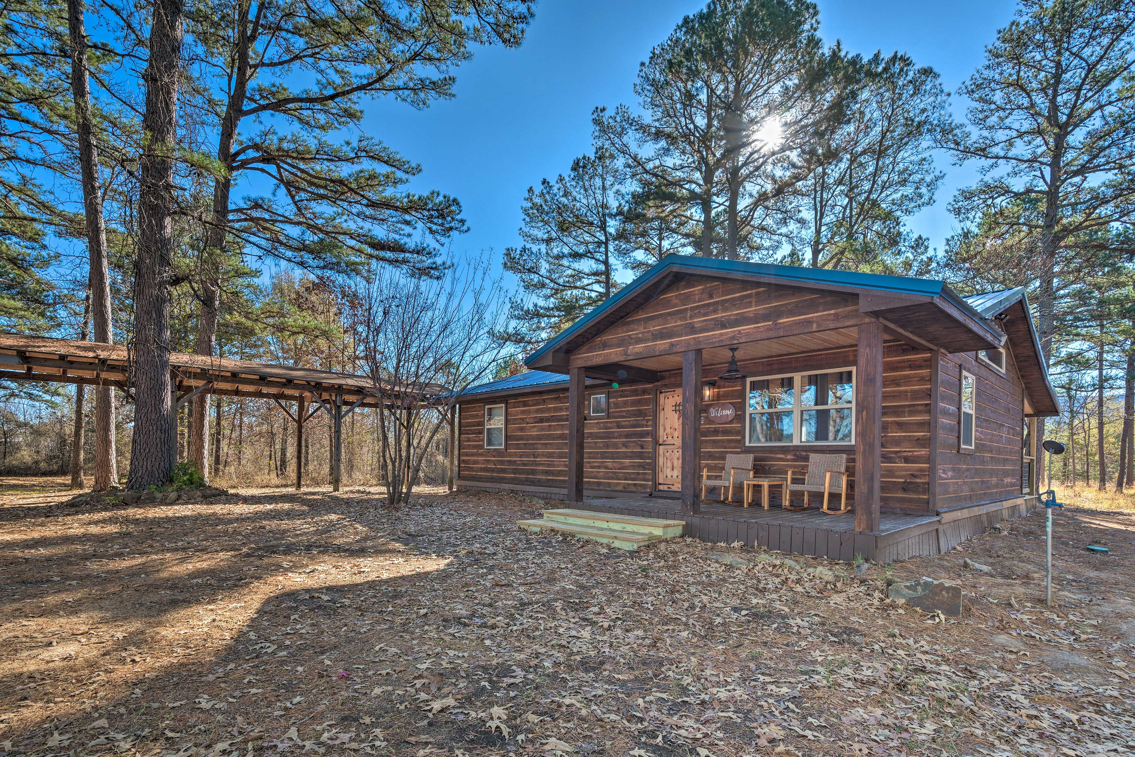 Hodgen Vacation Rental | 1 Story Cabin | 2BR | 2BA | 964 Sq Ft