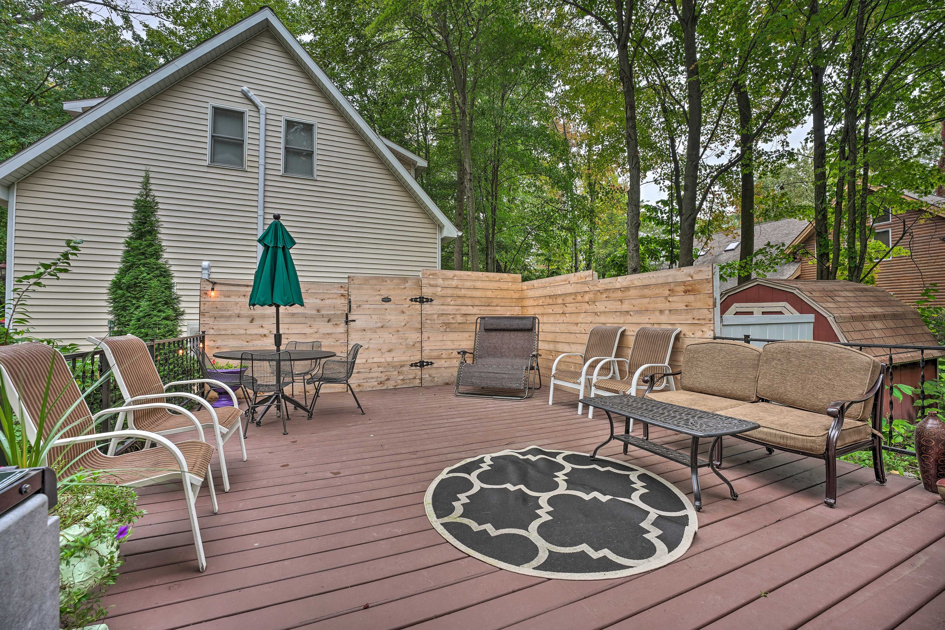 Deck | Dining Area