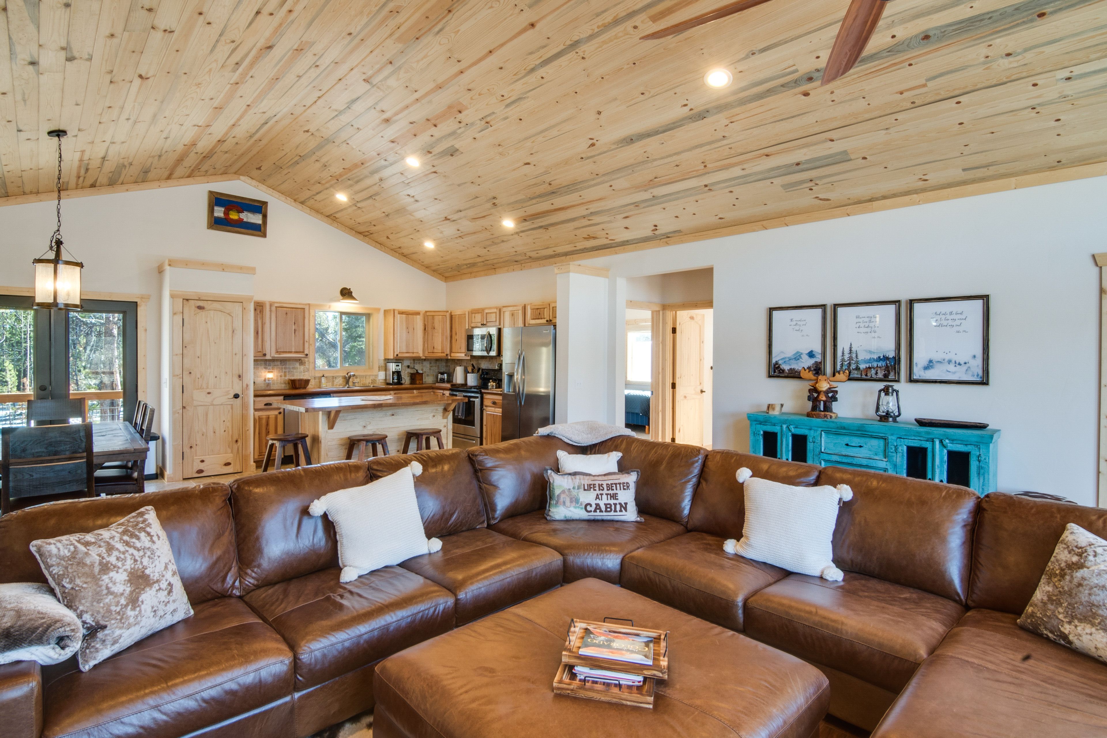 Living Room | Fireplace