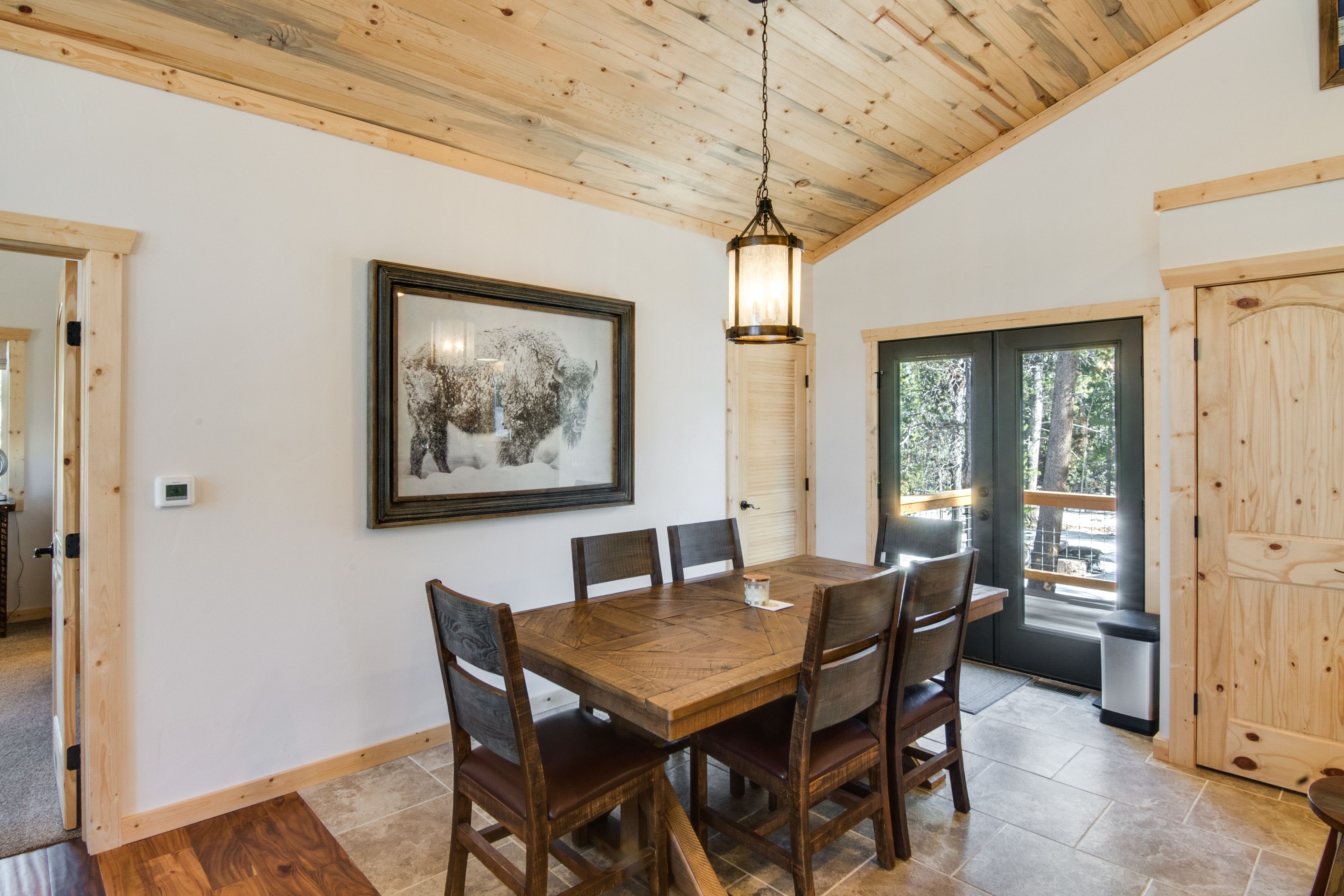 Dining Area | Dishes & Flatware Provided