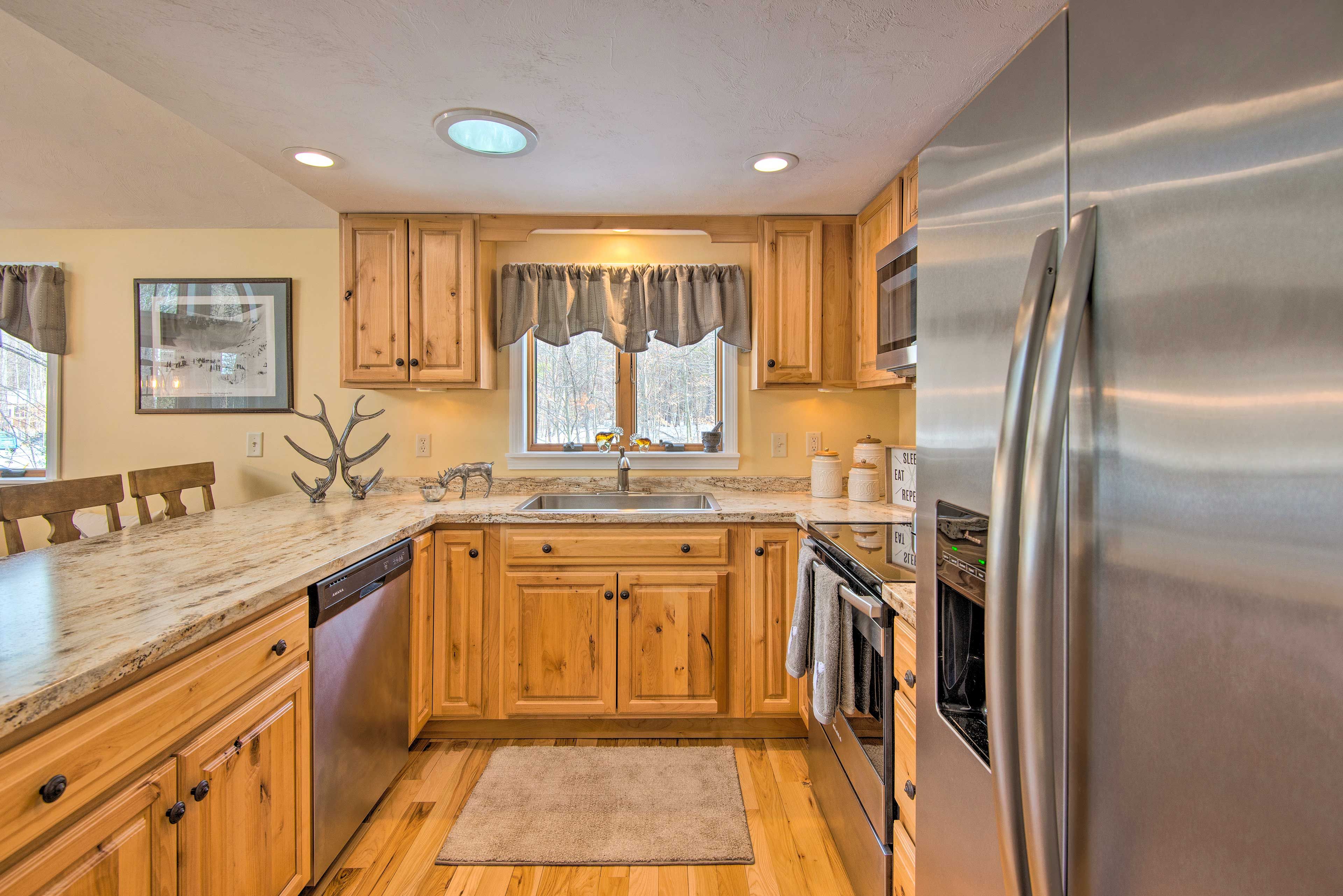 Fully Equipped Kitchen | Hot Water Pot | Ice Maker