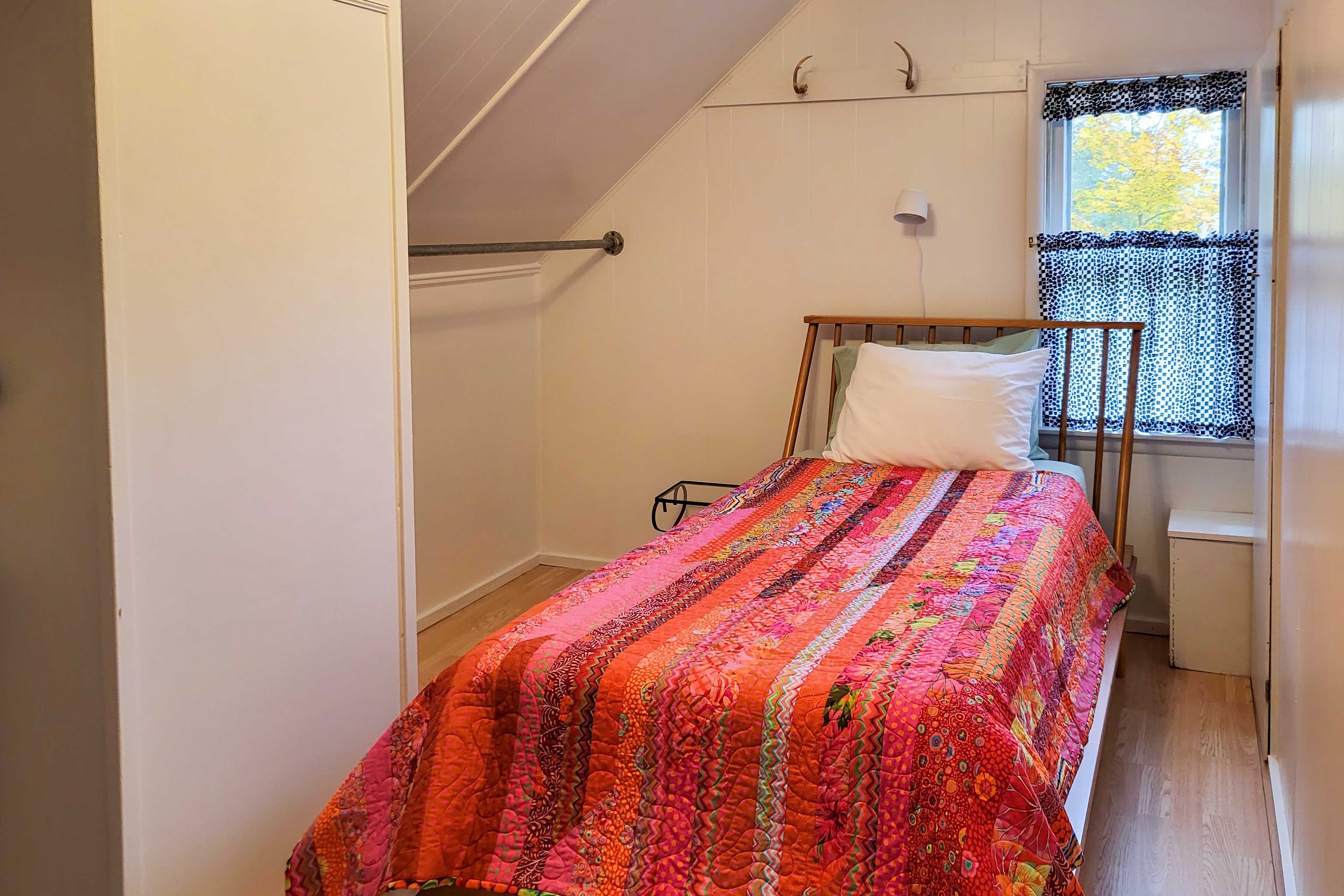 Bedroom 4 | Twin Bed