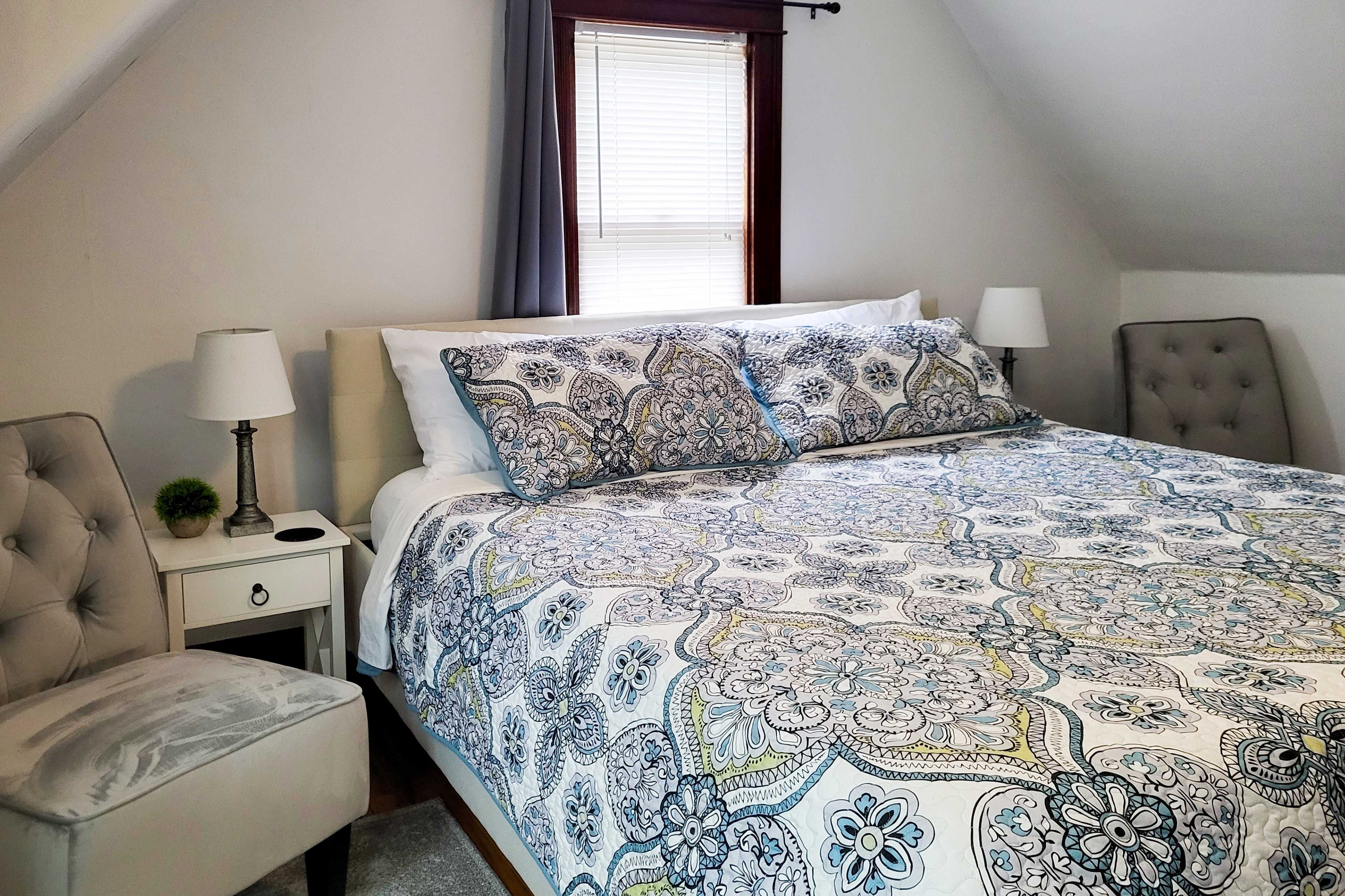 Bedroom 1 | King Bed