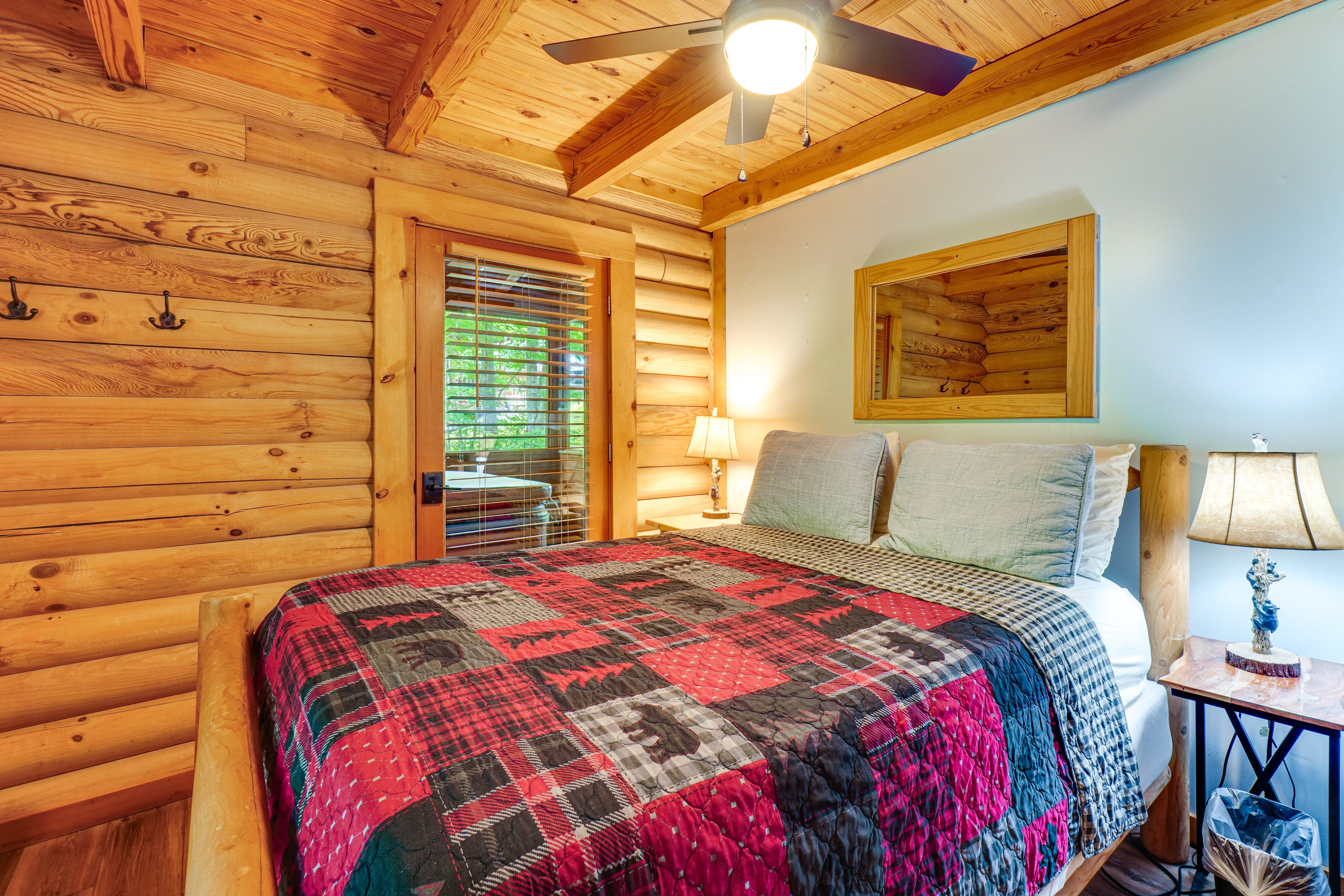 Bedroom 1 | Queen Bed | Main Floor