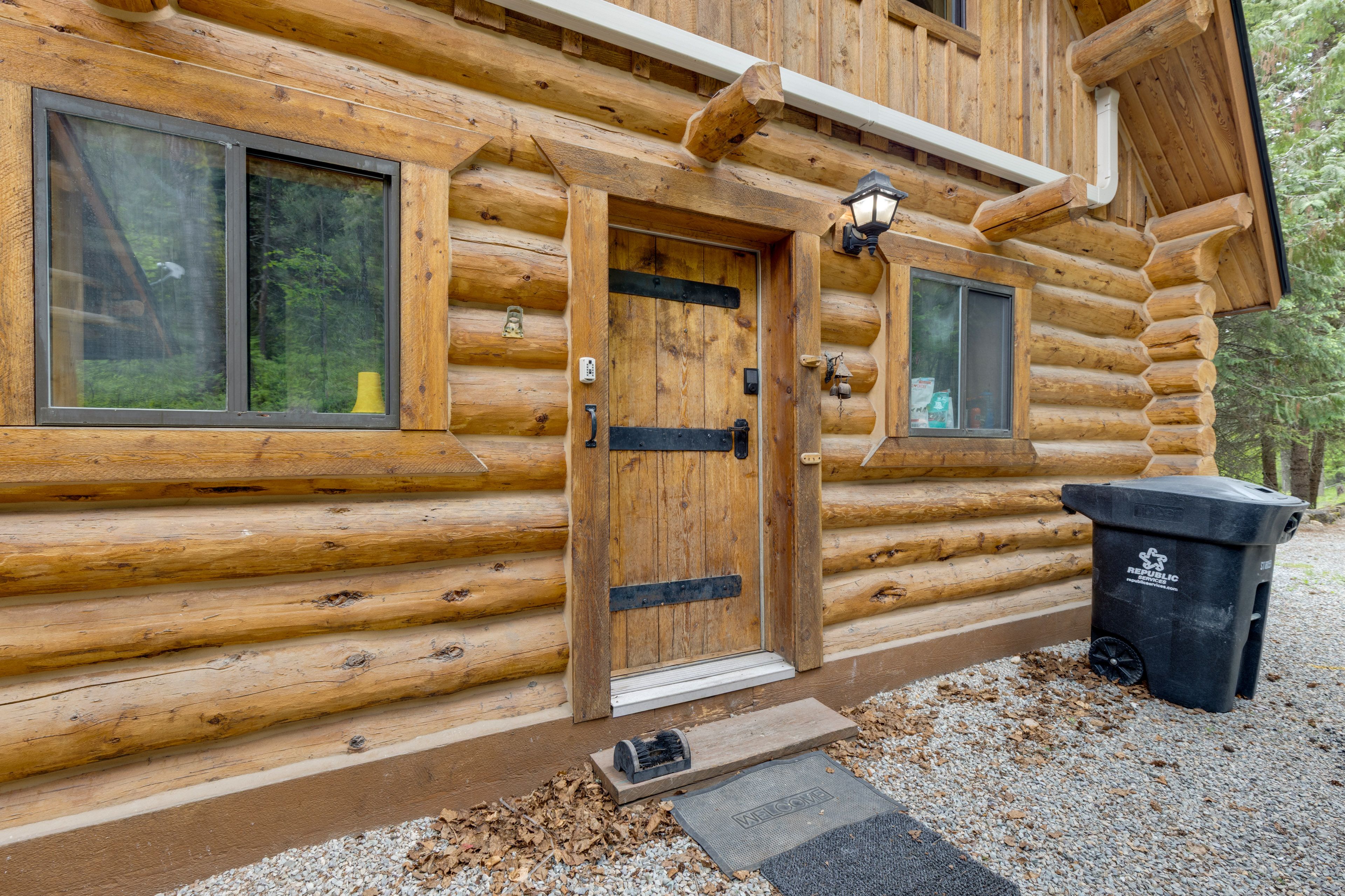 Cabin Exterior | < 1Mi to State Park Beach | Firewood Provided