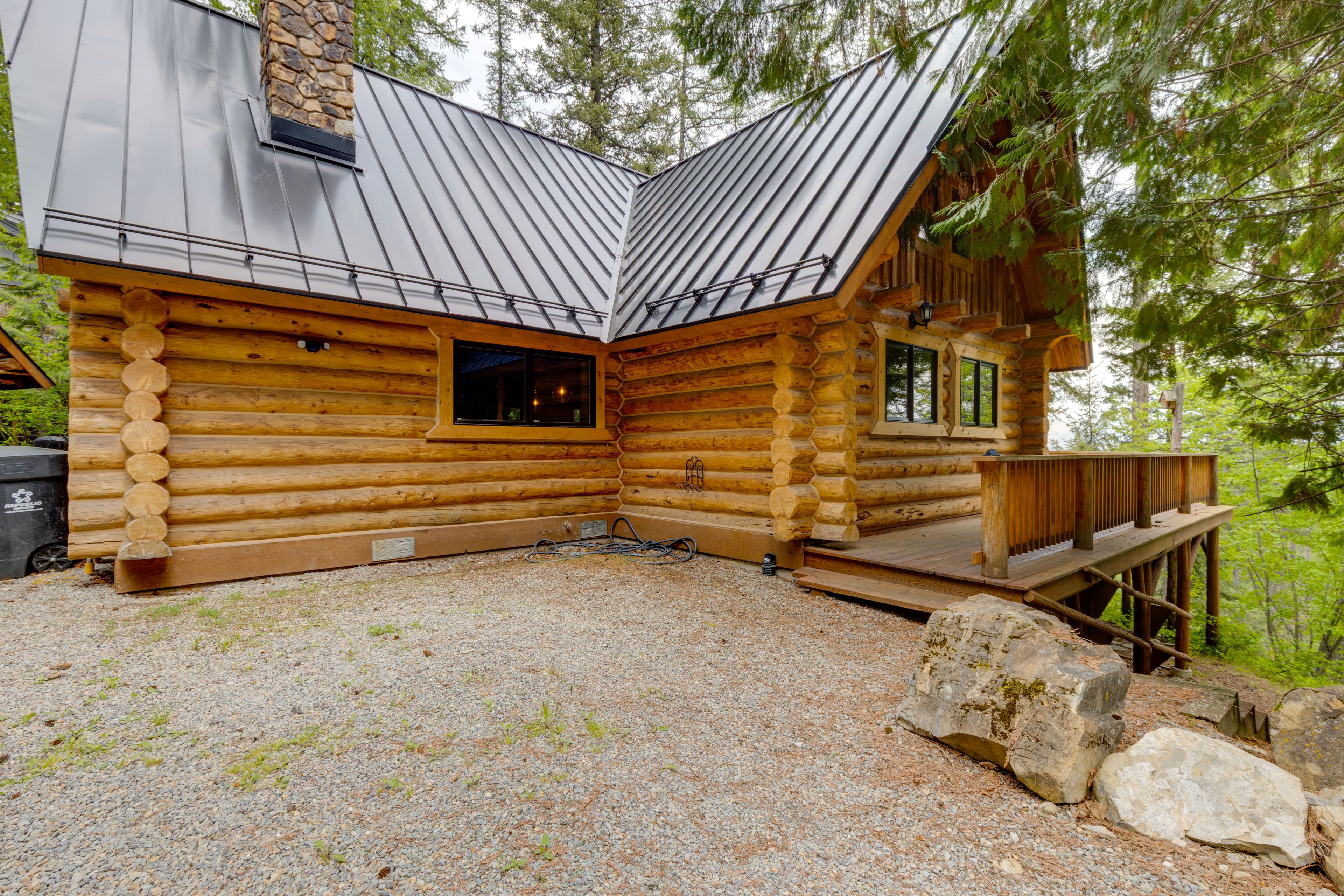 Cabin Exterior | Driveway Parking (2 Vehicles)