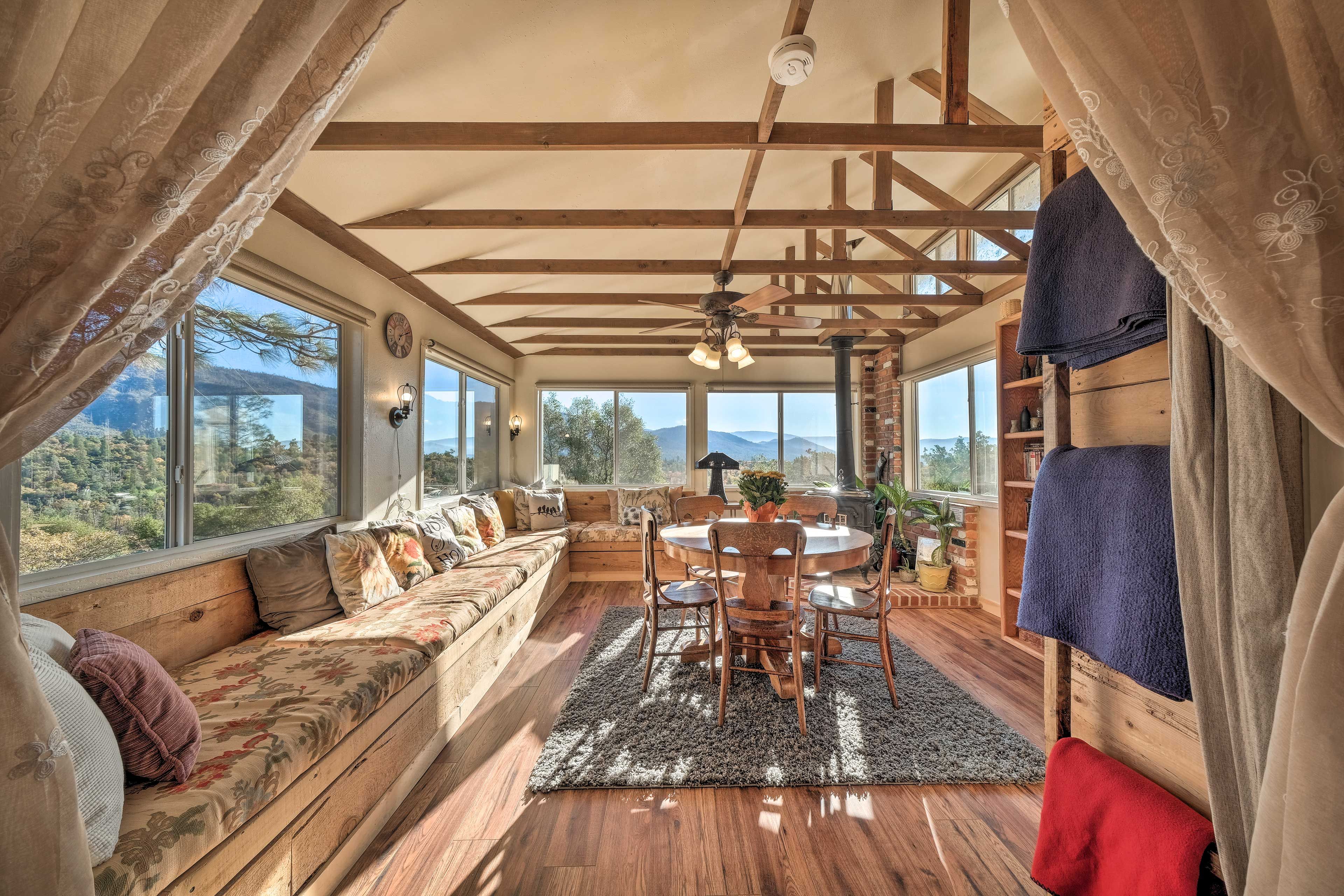Sun Room | Free WiFi
