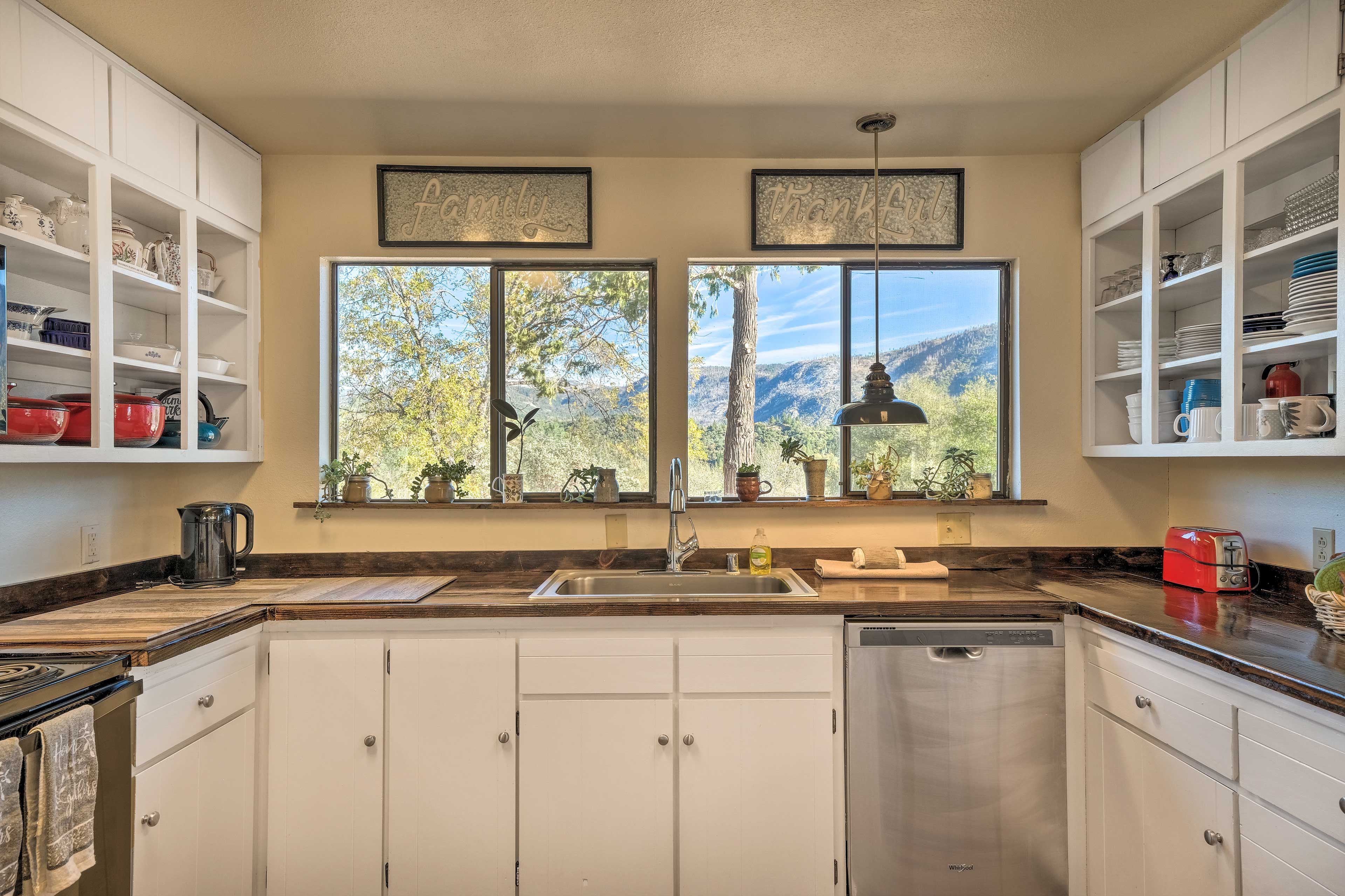 Fully Equipped Kitchen | Toaster