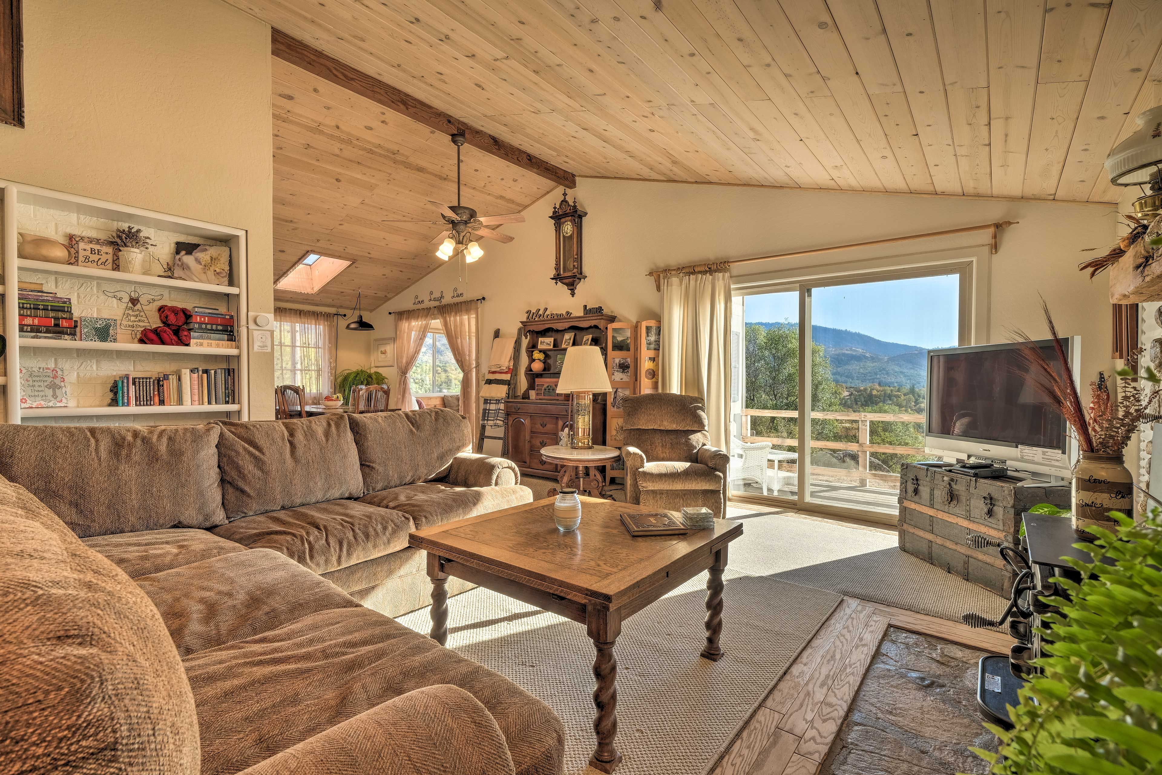 Living Room | Air Conditioning | Access to Back Deck