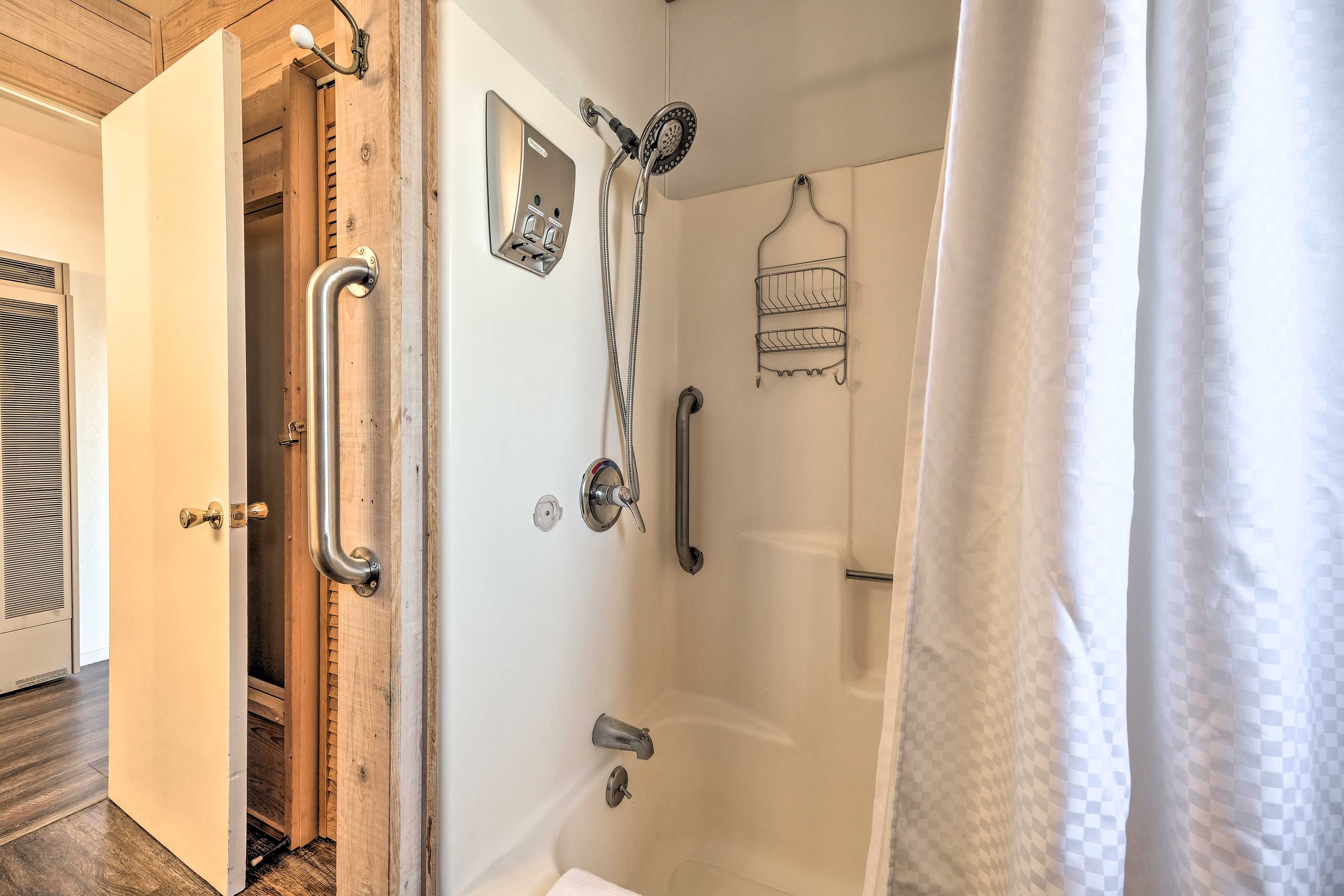Full Bathroom | Grab Rails in Shower