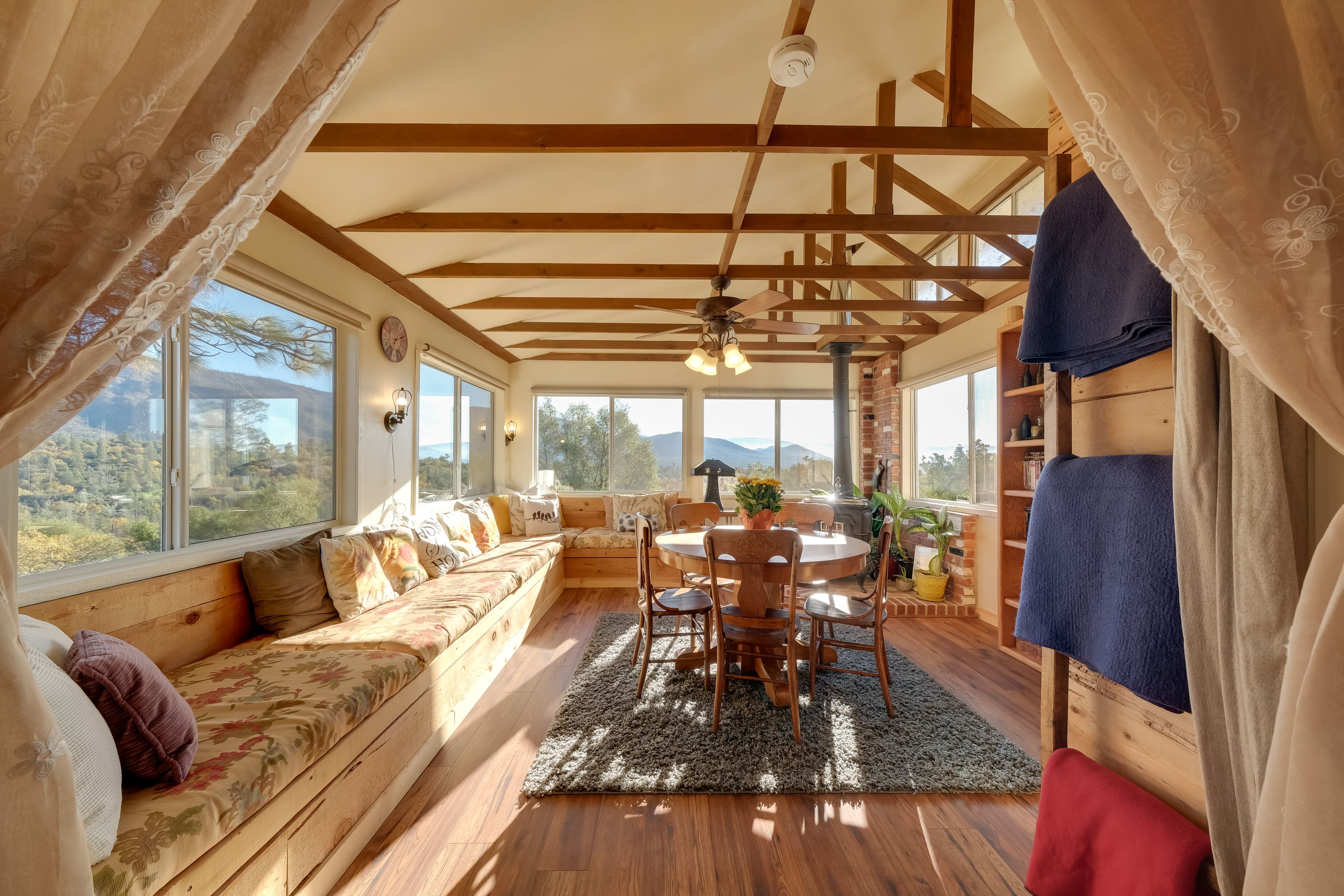 Sun Room | Free WiFi