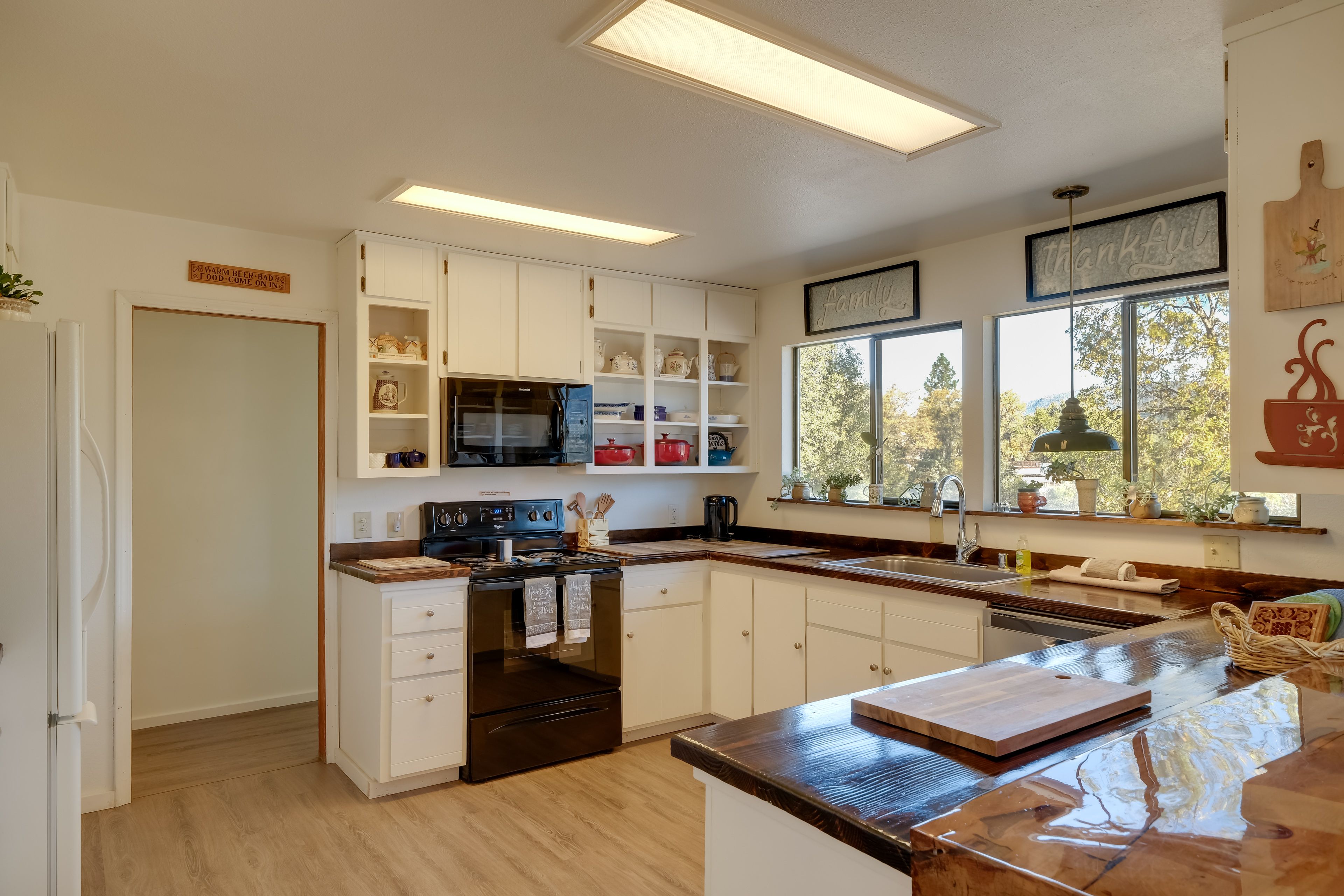 Fully Equipped Kitchen | Cooking Basics | Complimentary Coffee | Hot Water Pot