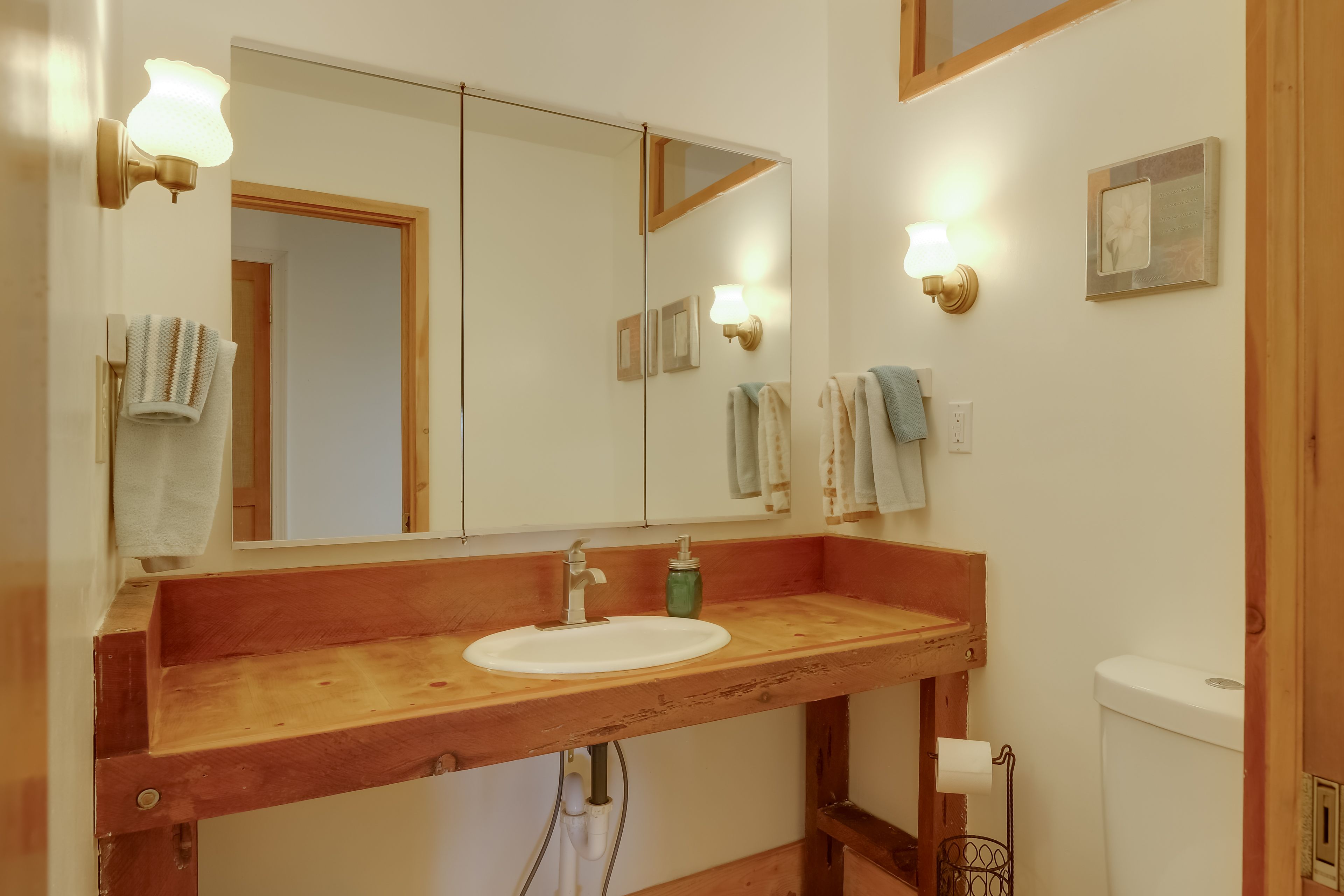 Half-Bathroom | Main Floor