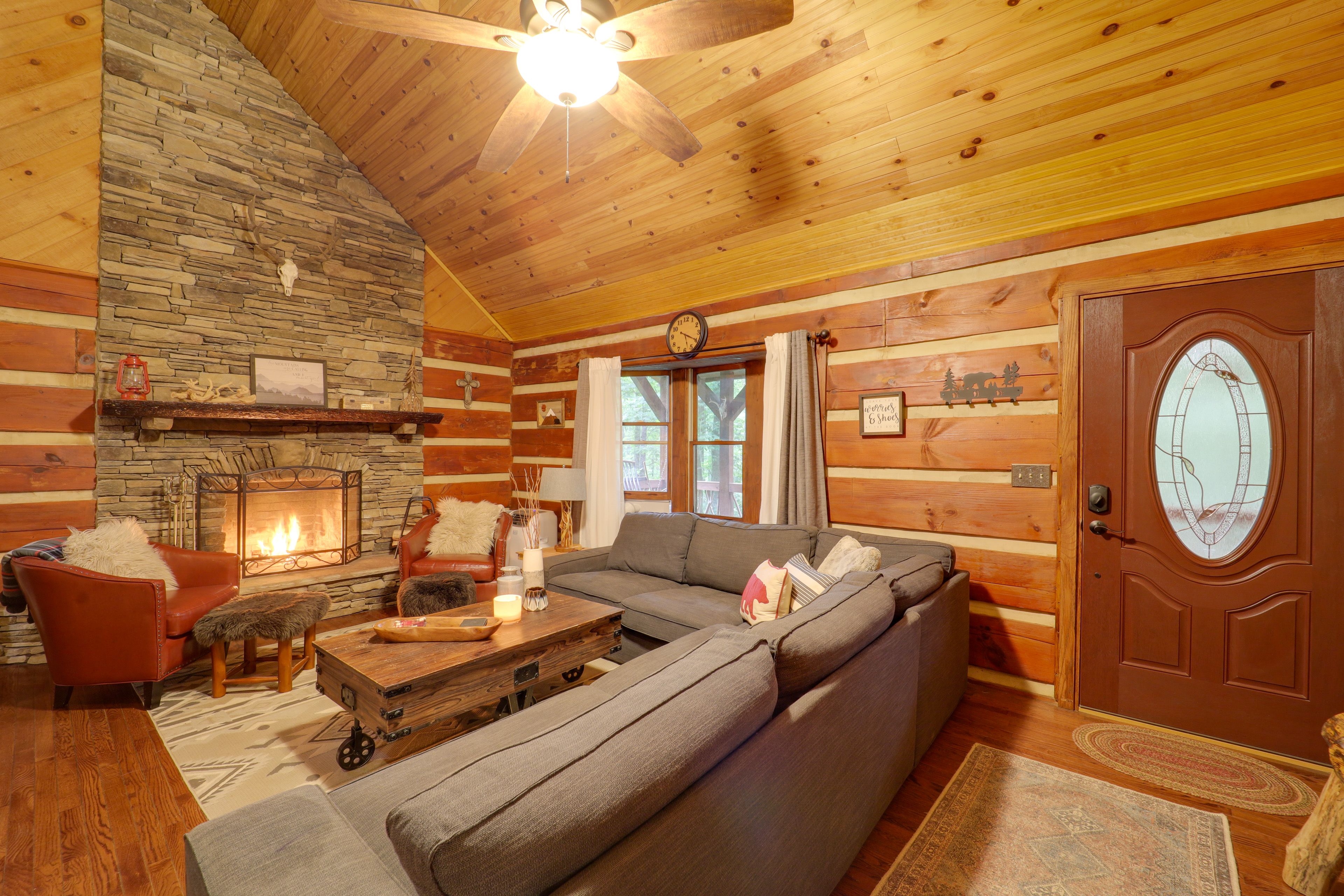 Living Room | Free WiFi | Skylights