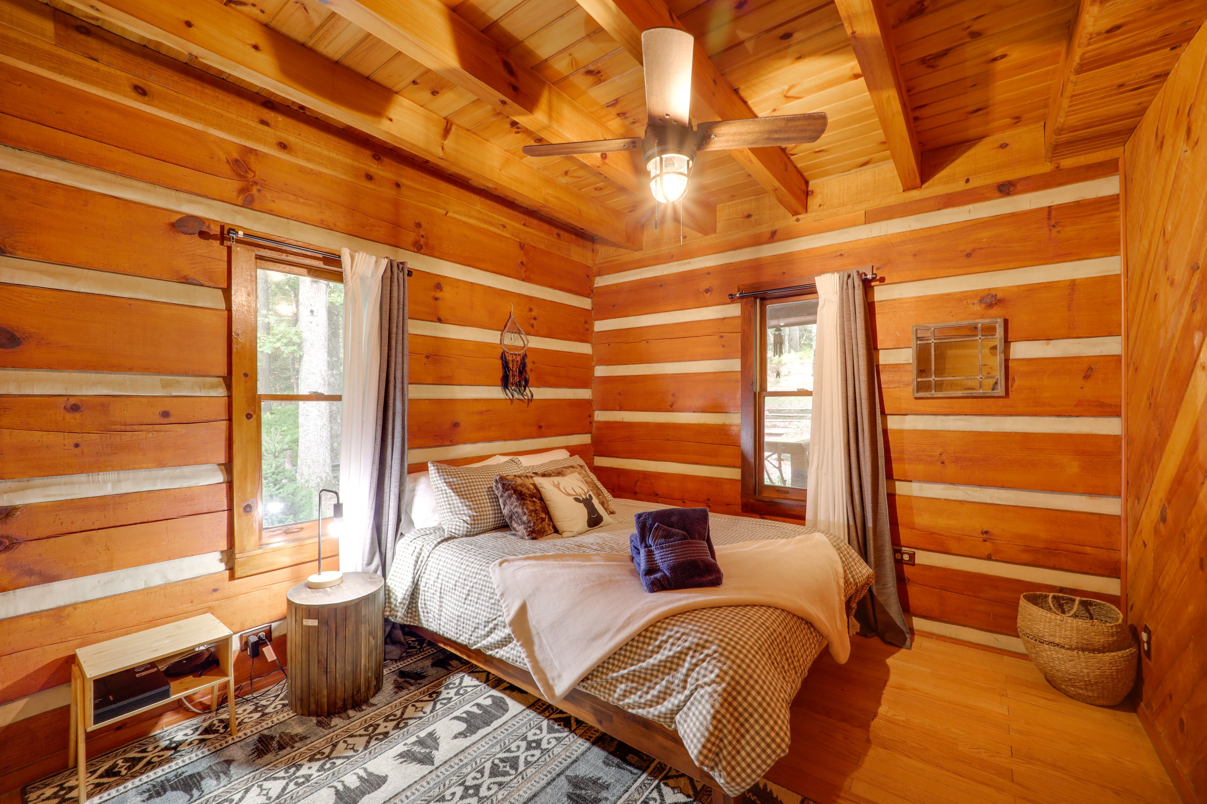 Bedroom 2 | Queen Bed