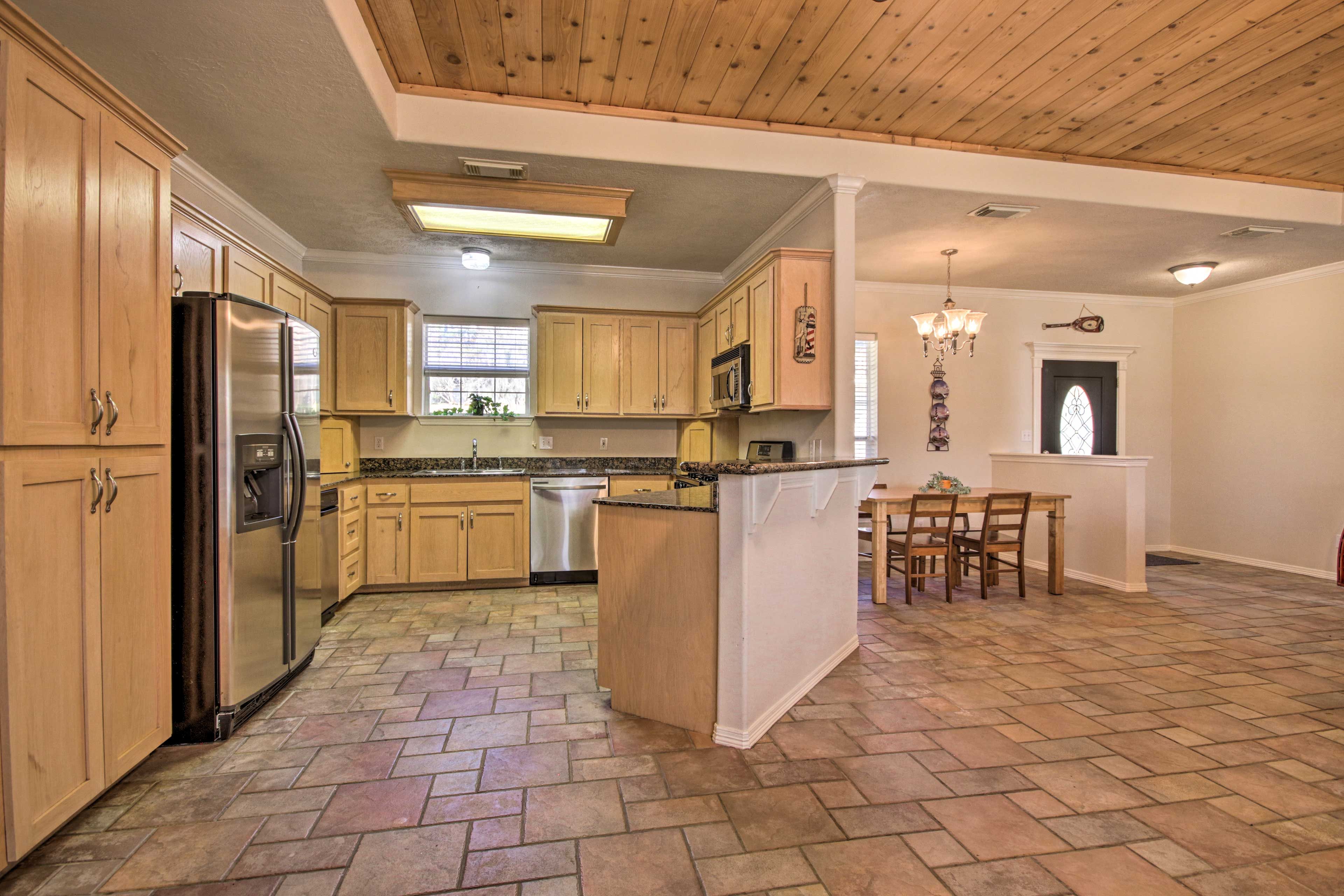 Fully Equipped Kitchen | Dishware & Flatware