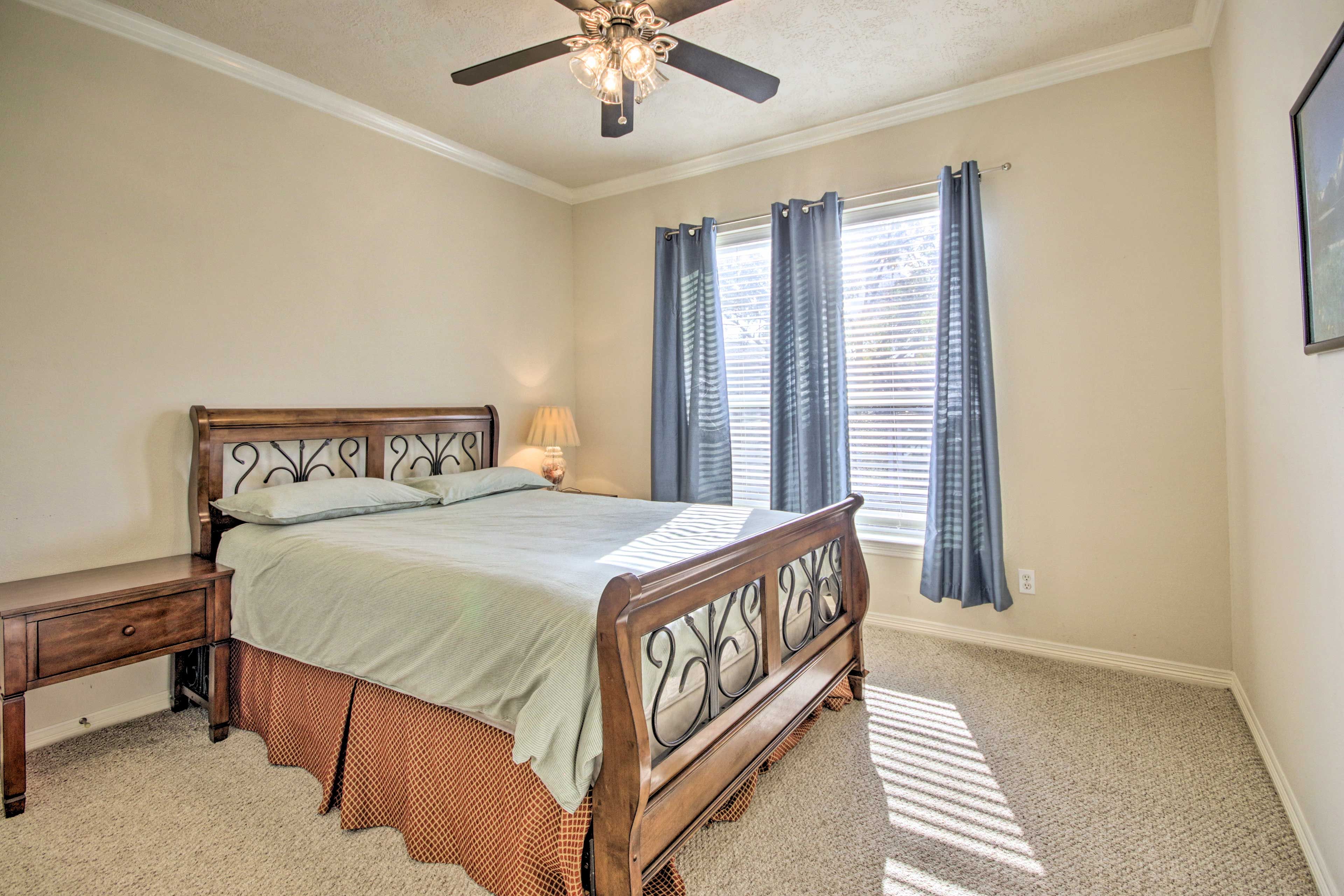 Bedroom 2 | Queen Bed