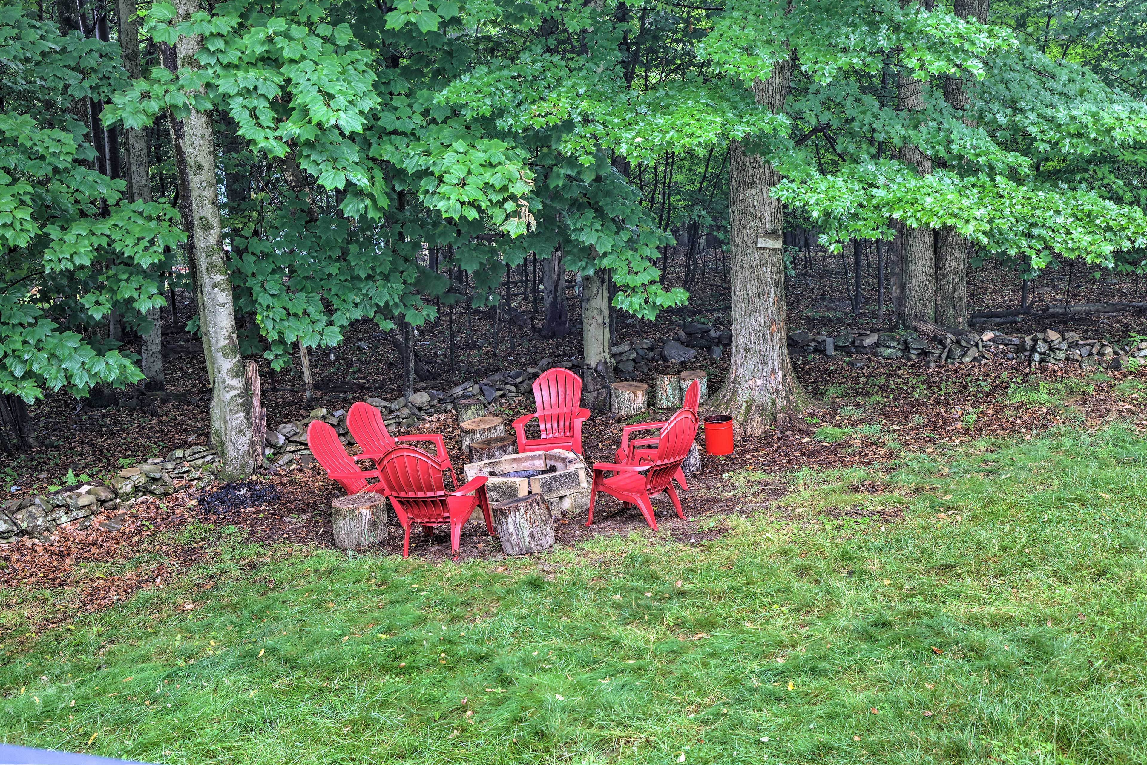 Outdoor Seating | Forest View | Gas Grill